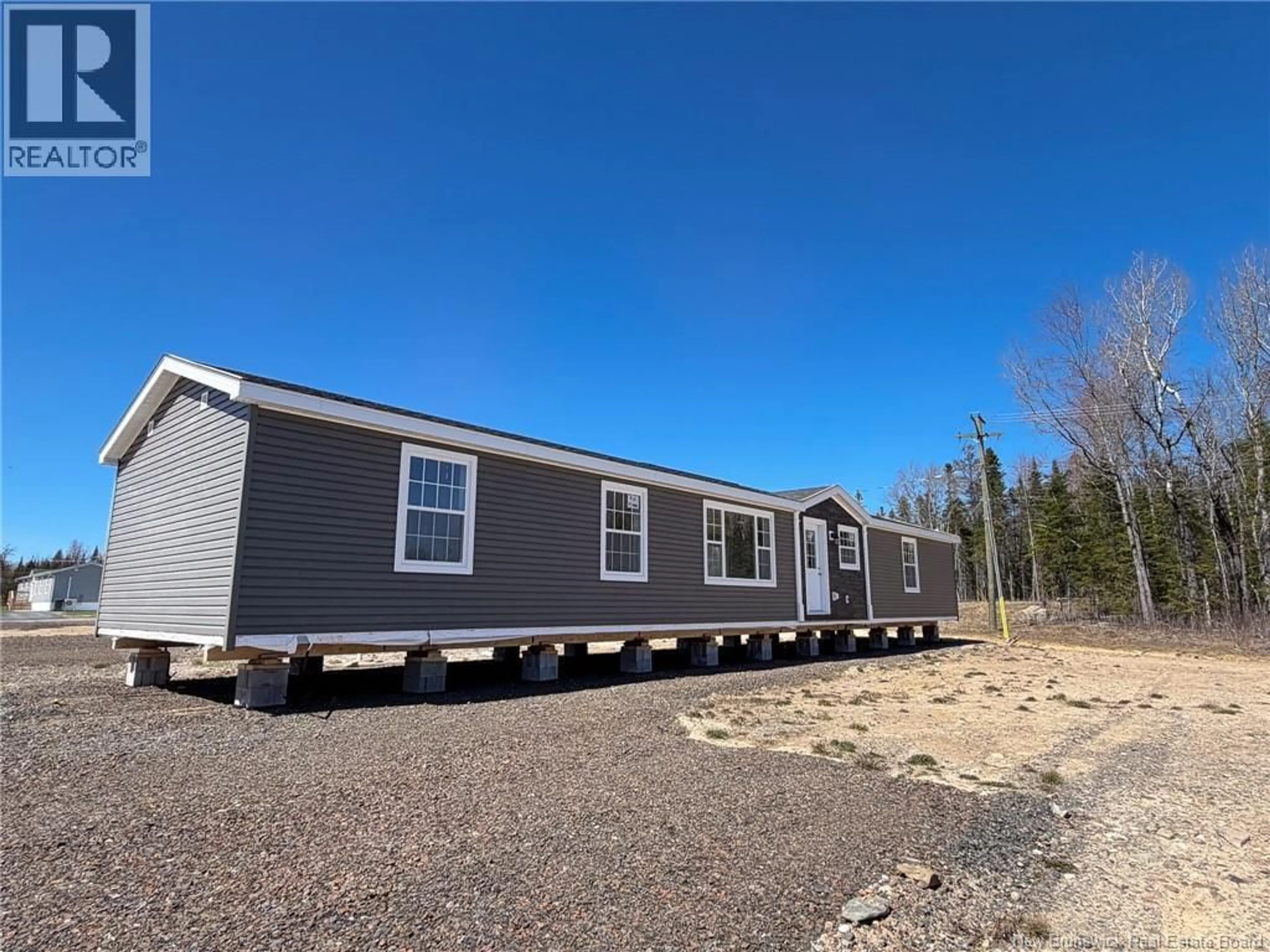 Home with vinyl exterior material, building for 40 LUANNE DRIVE, Lincoln New Brunswick E3B0Z5