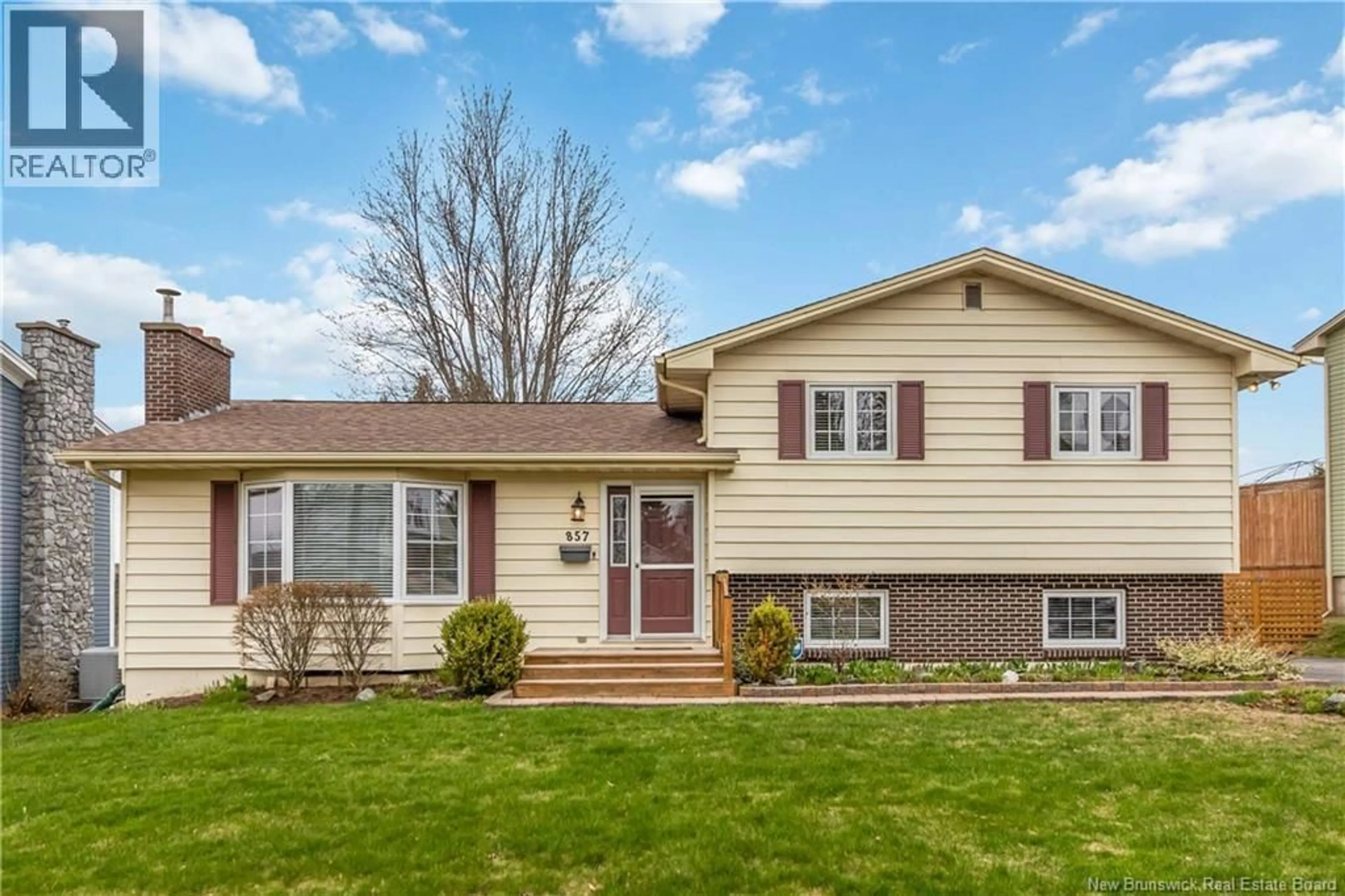 Home with vinyl exterior material, street for 857 FRAMPTON LANE, Moncton New Brunswick E1G1S1