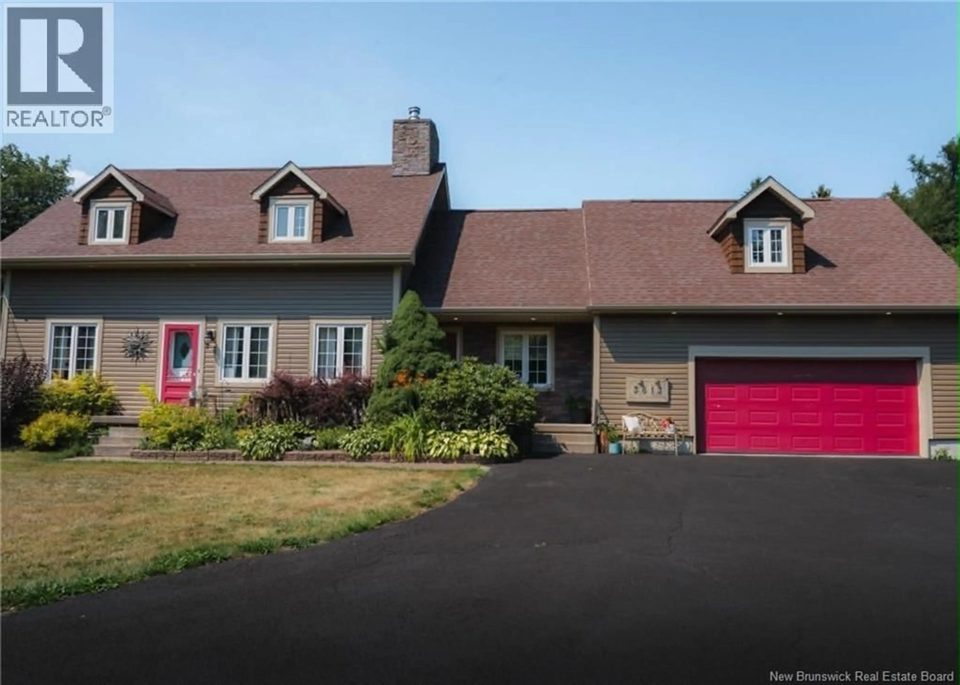 Home with vinyl exterior material, street for 3813 RUE LUCE, Tracadie New Brunswick E1X1B5