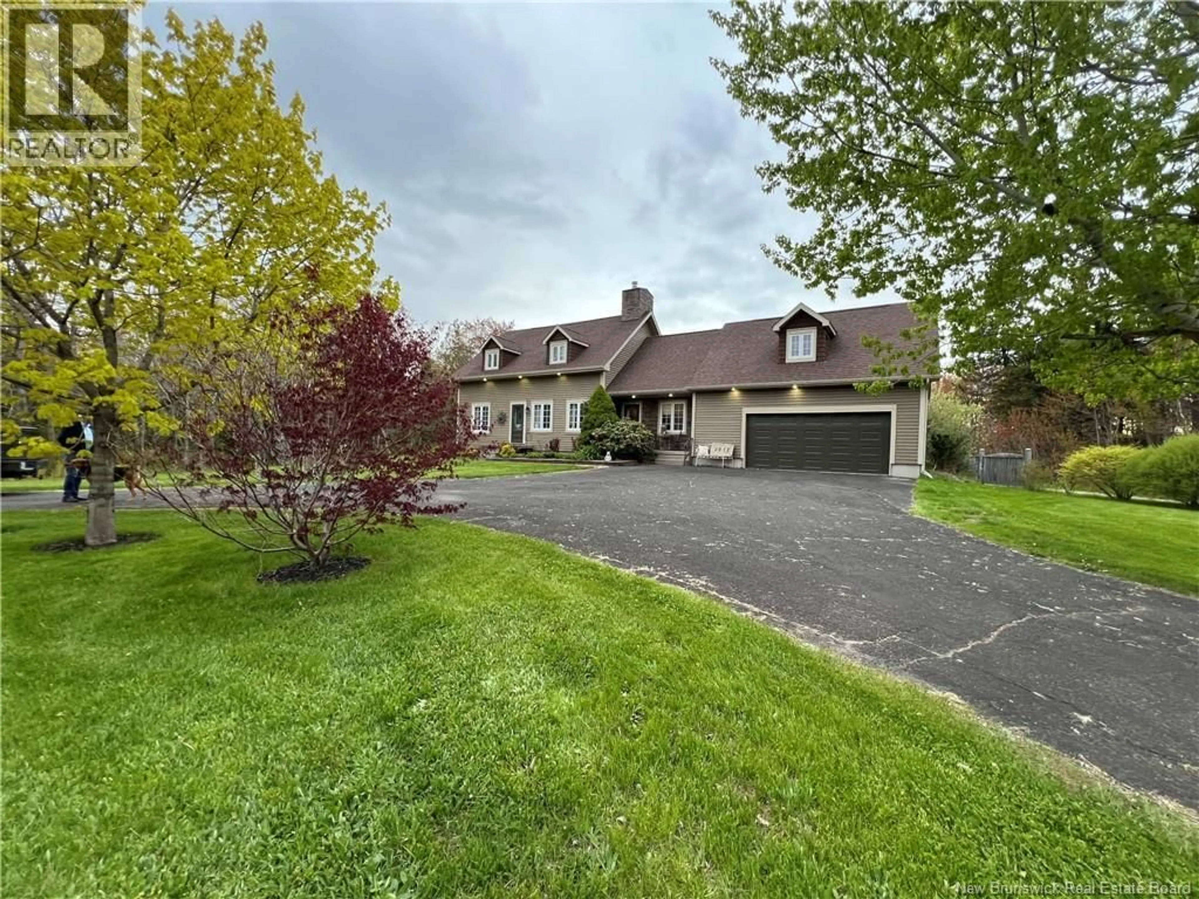 A pic from outside/outdoor area/front of a property/back of a property/a pic from drone, street for 3813 RUE LUCE, Tracadie New Brunswick E1X1B5