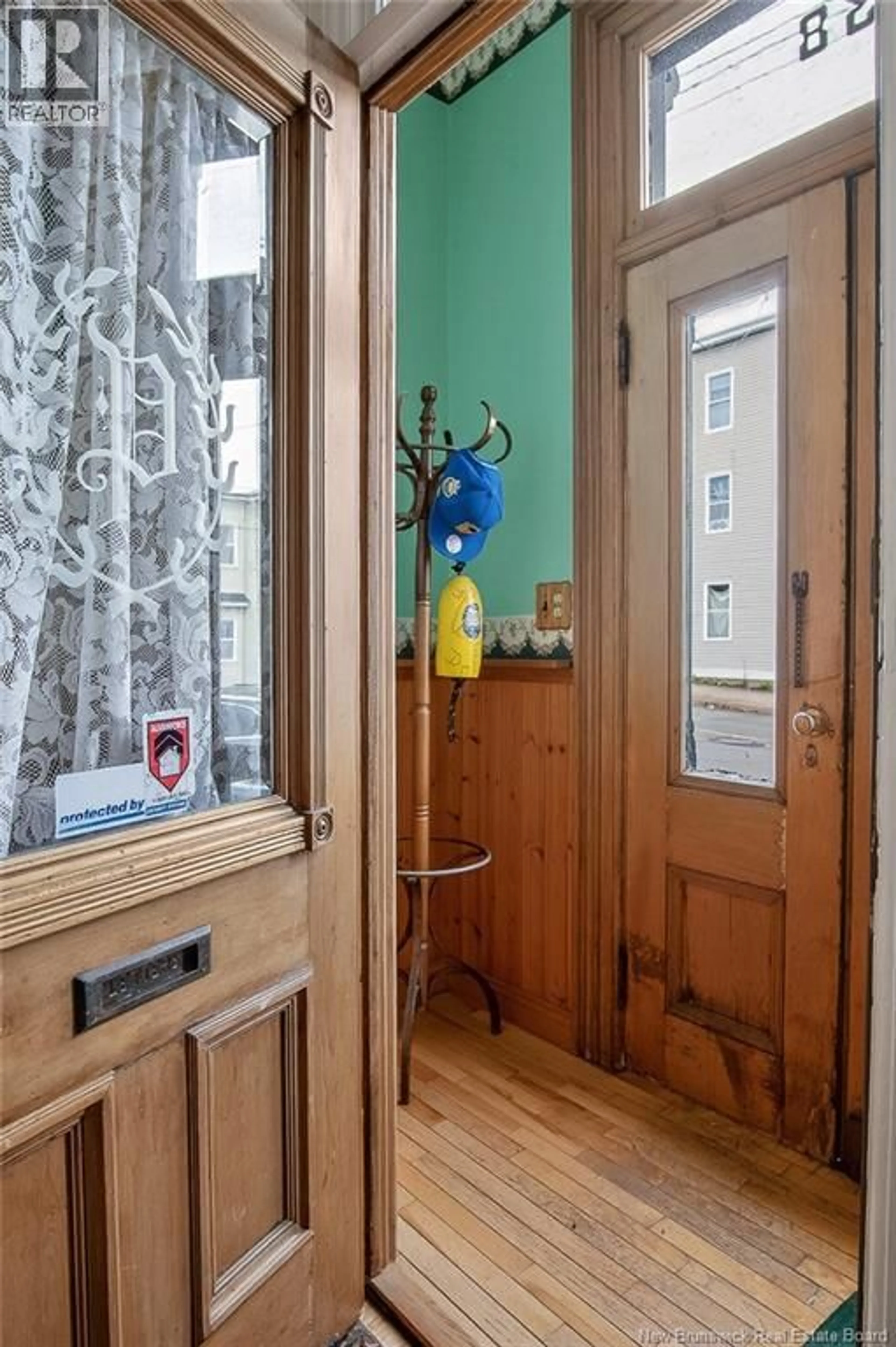 Indoor entryway for 138 DUKE ST, Saint John New Brunswick E2M1V5