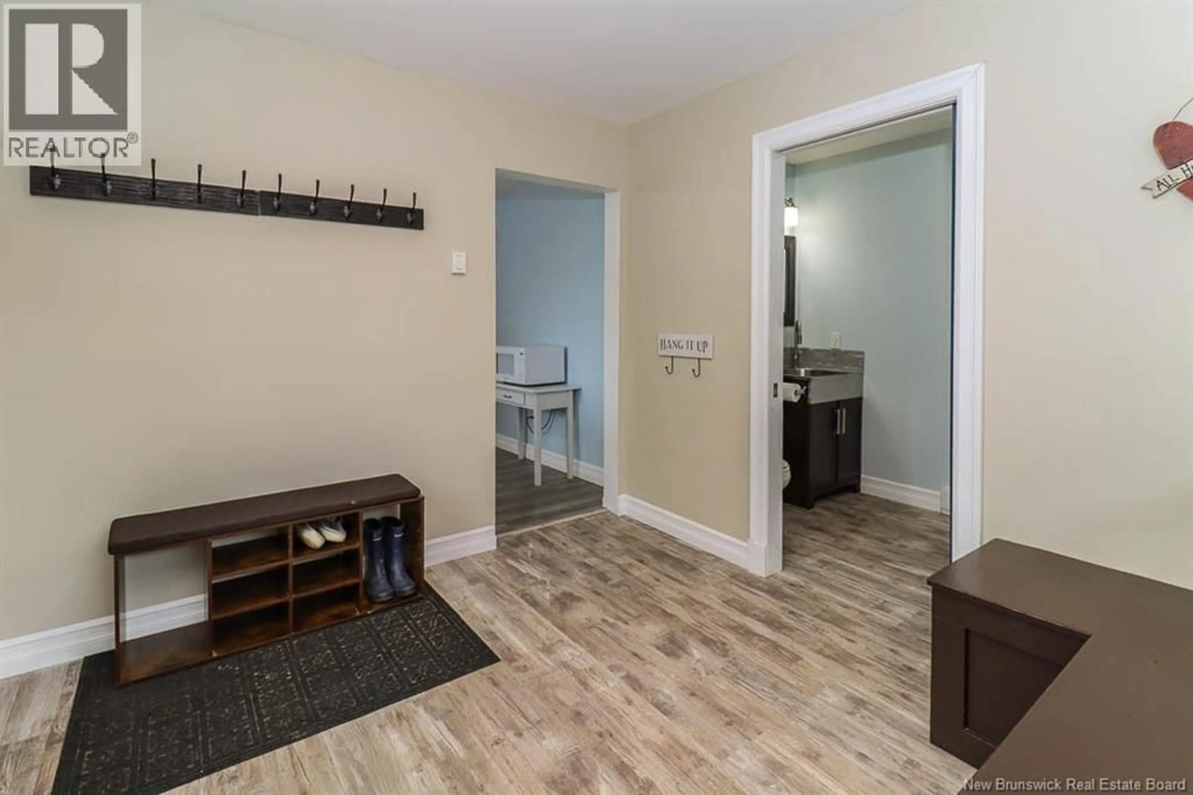 Indoor entryway for 1417 ROUTE 111, Fairfield New Brunswick E5R1B1
