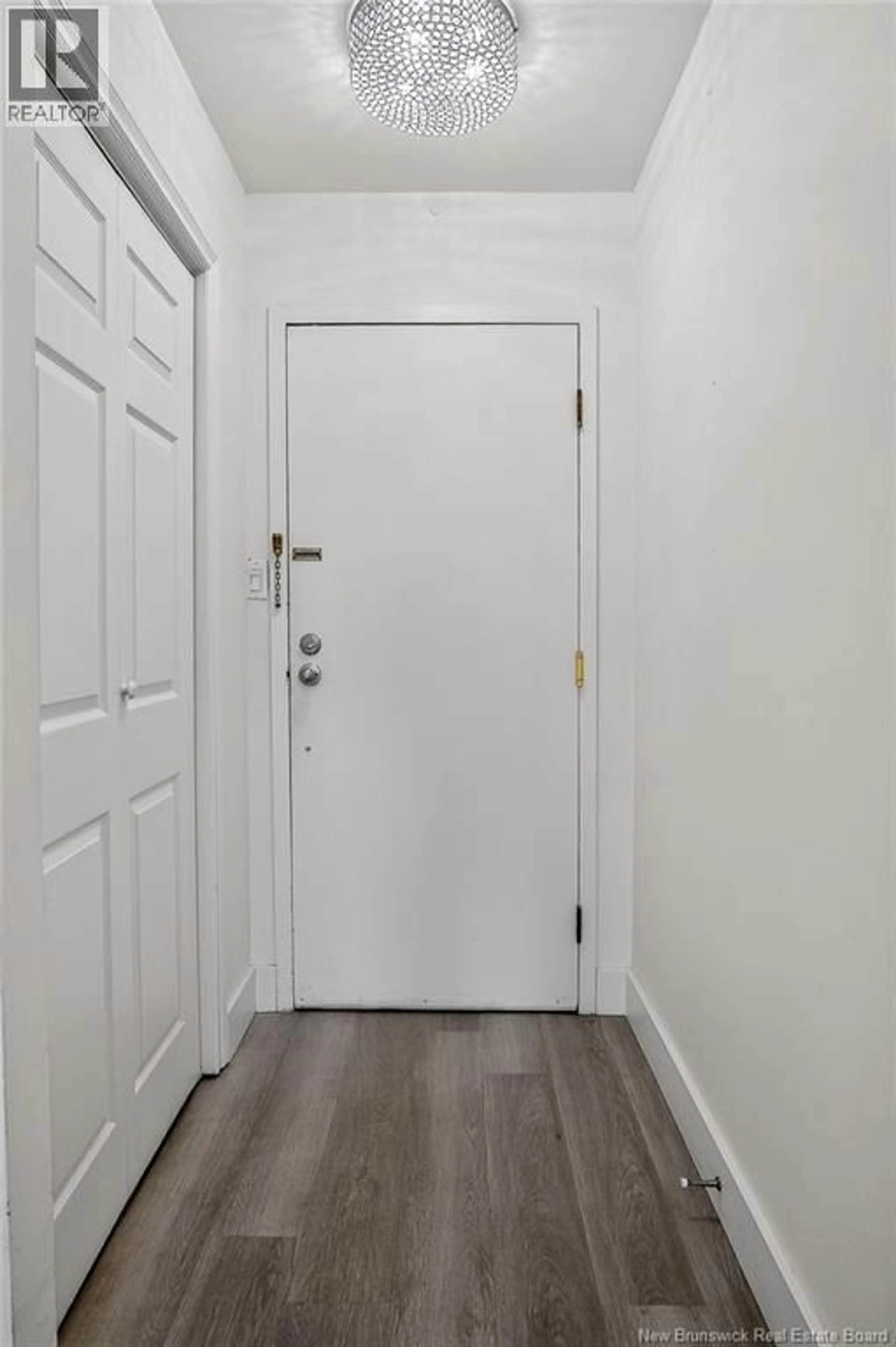 Indoor entryway for 511 - 310 WOODWARD AVENUE, Saint John New Brunswick E2K2L1