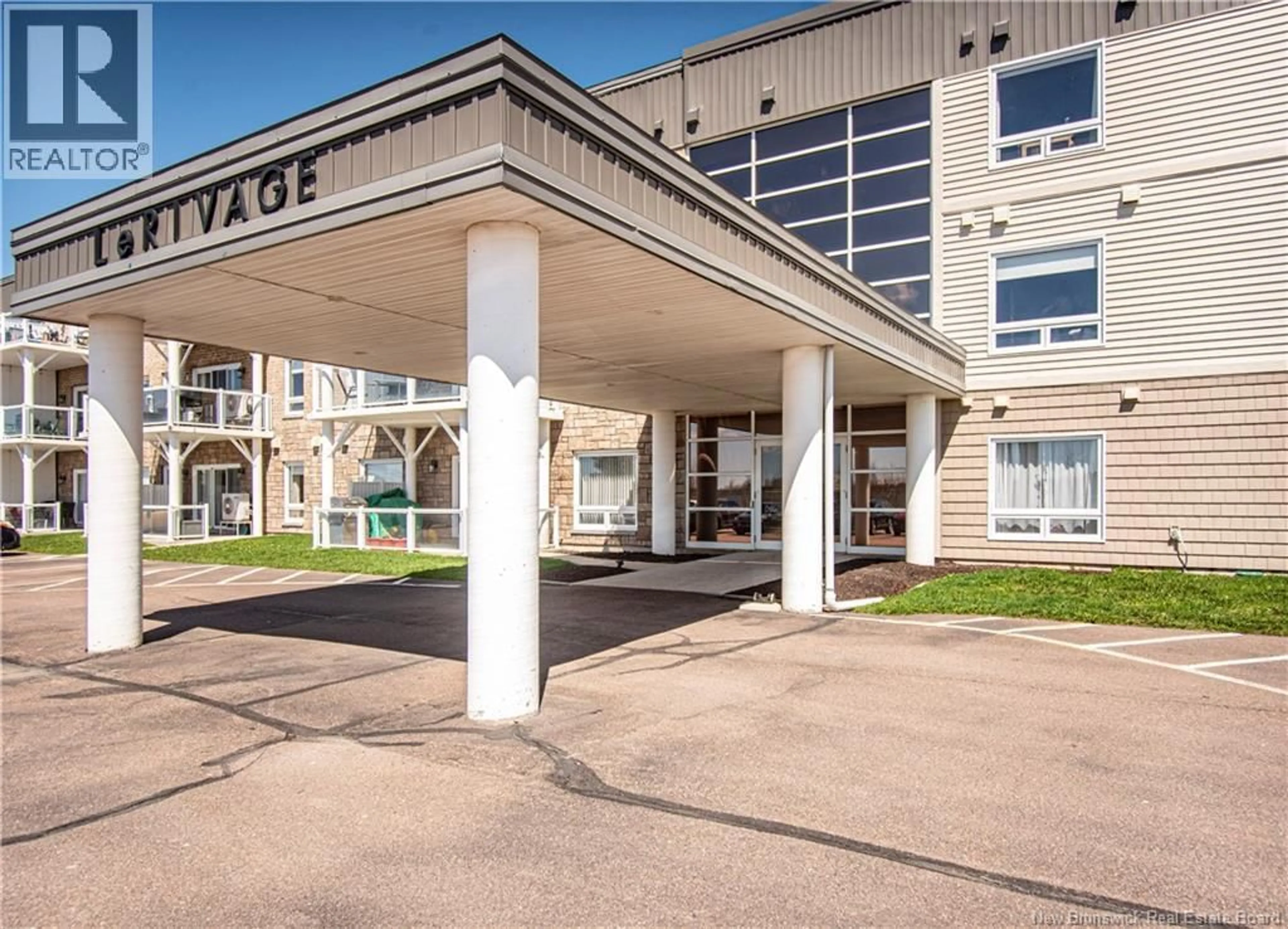 Indoor foyer for 111 - 69 CAP BIMET BOULEVARD, Grand-Barachois New Brunswick E4P6X5