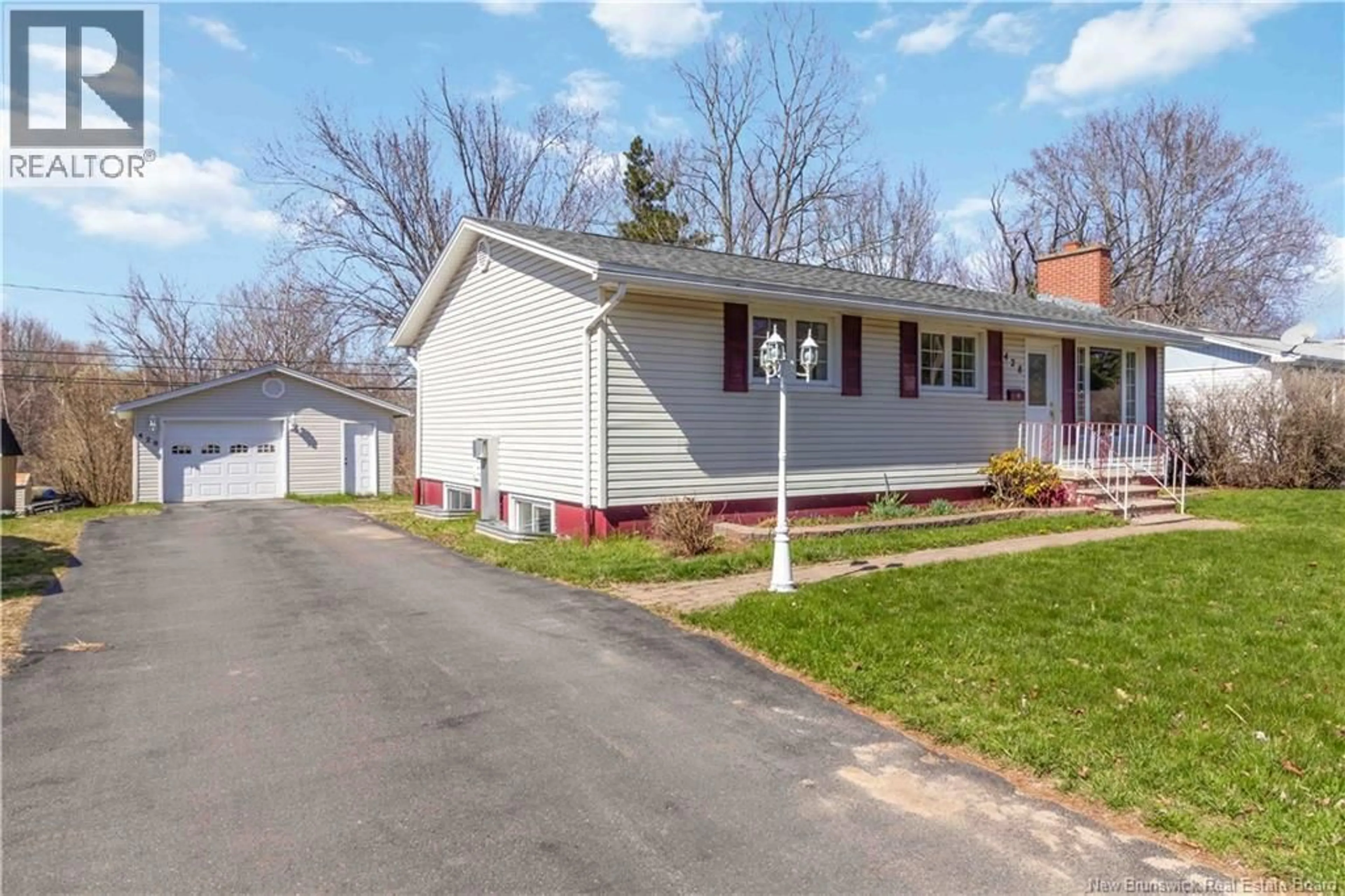Home with vinyl exterior material, street for 428 GARDINER STREET, Oromocto New Brunswick E2V1G3