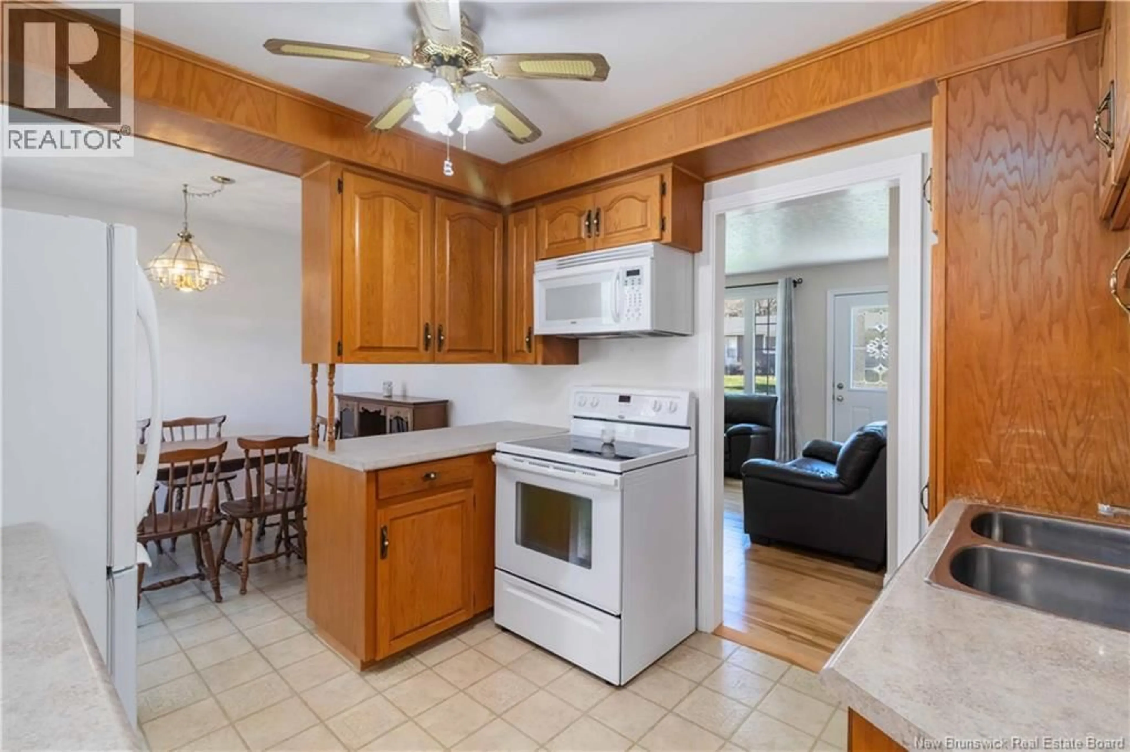 Standard kitchen, ceramic/tile floor for 428 GARDINER STREET, Oromocto New Brunswick E2V1G3