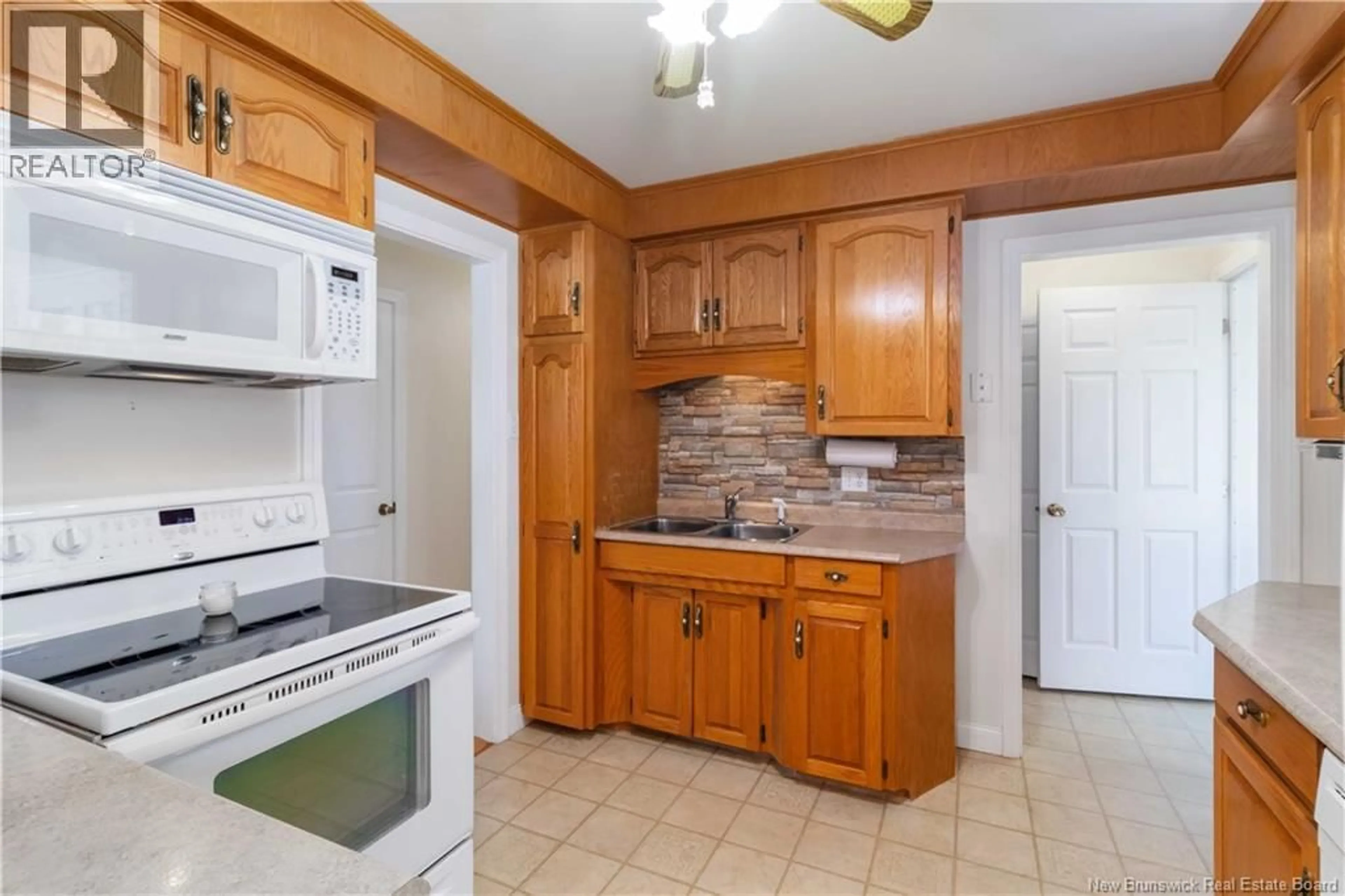 Standard kitchen, ceramic/tile floor for 428 GARDINER STREET, Oromocto New Brunswick E2V1G3