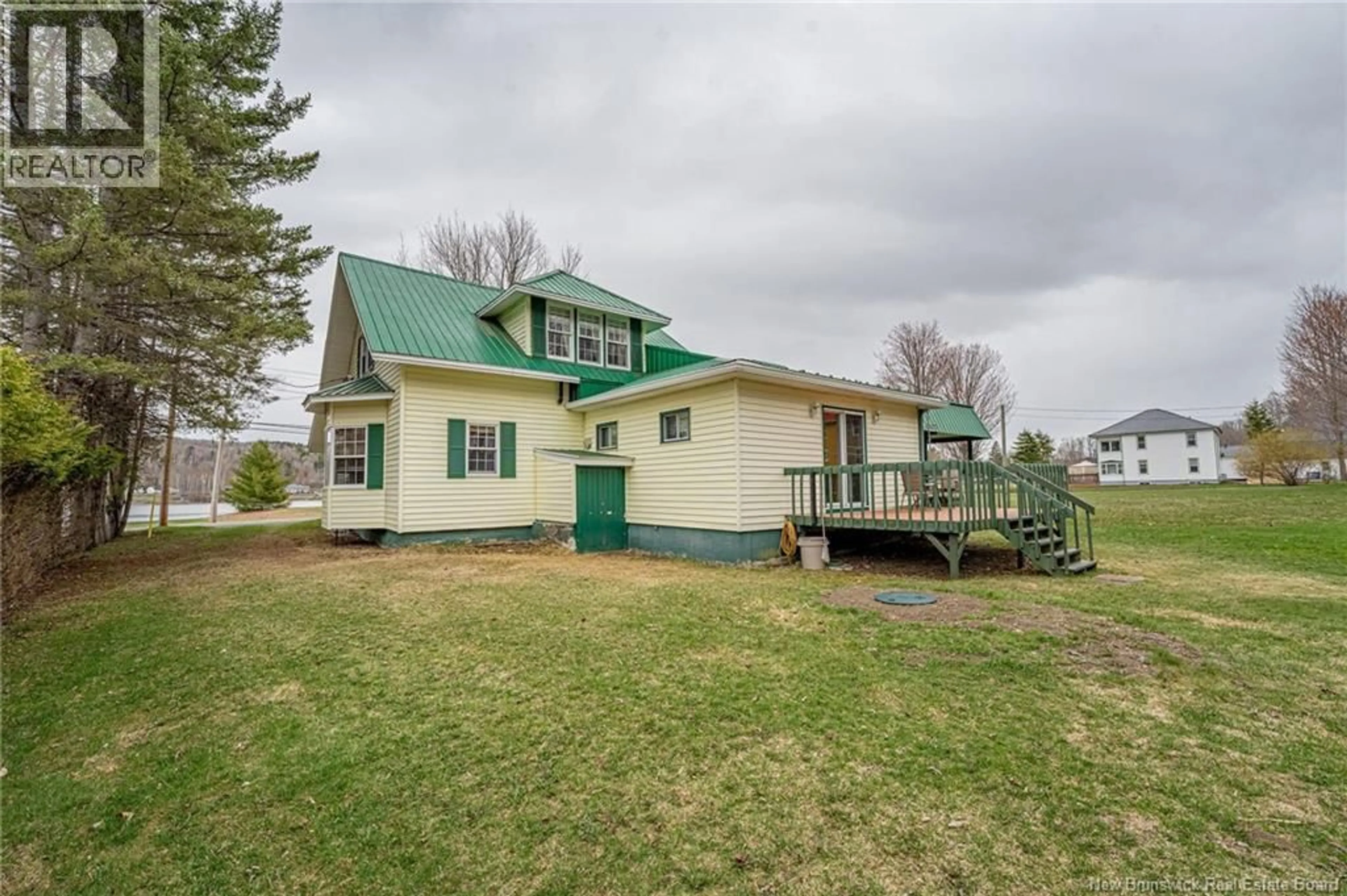A pic from outside/outdoor area/front of a property/back of a property/a pic from drone, unknown for 507 OTIS DRIVE, Nackawic New Brunswick E6H1J5