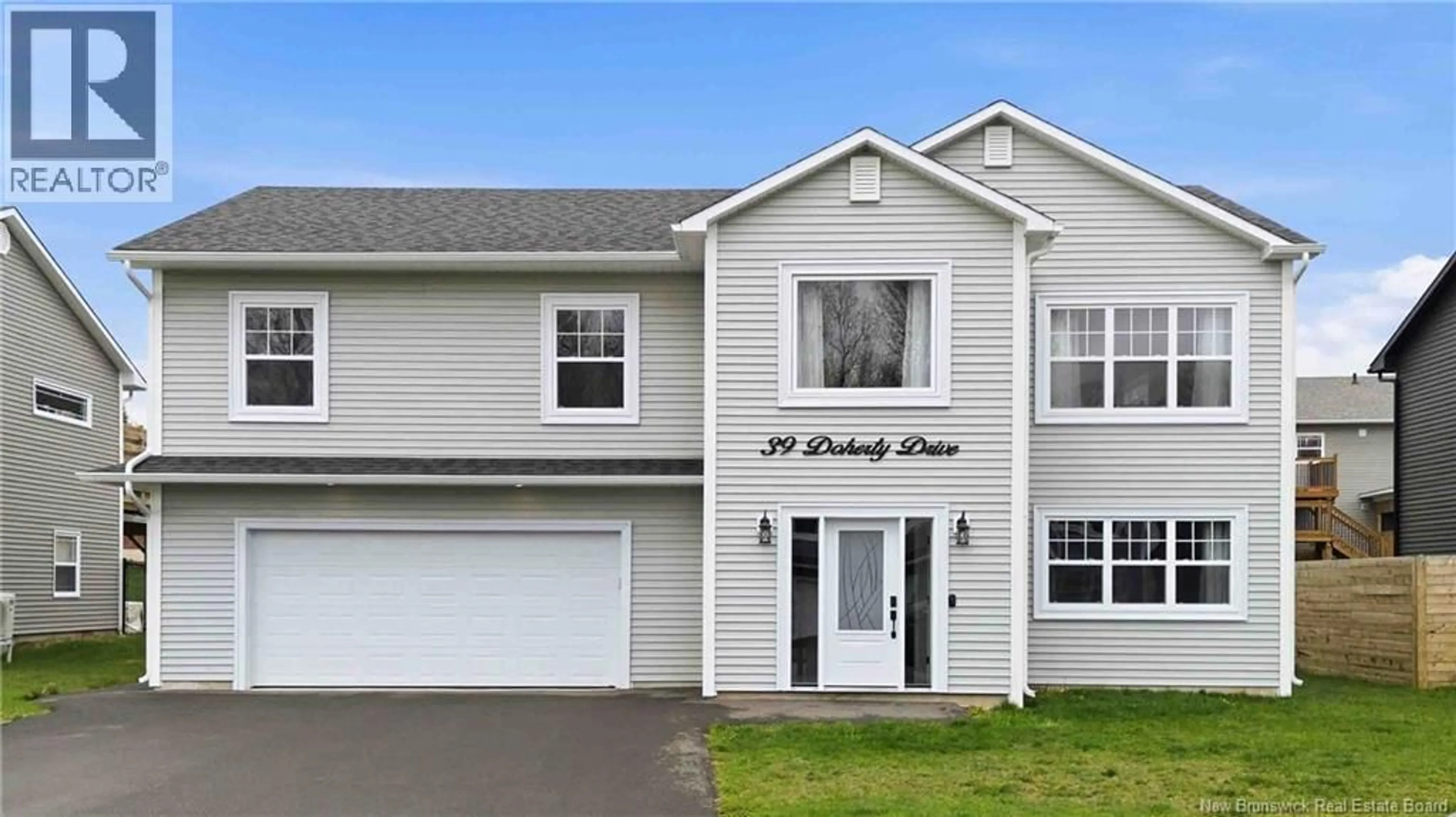 Home with vinyl exterior material, building for 39 DOHERTY DRIVE, Oromocto New Brunswick E2V0M7