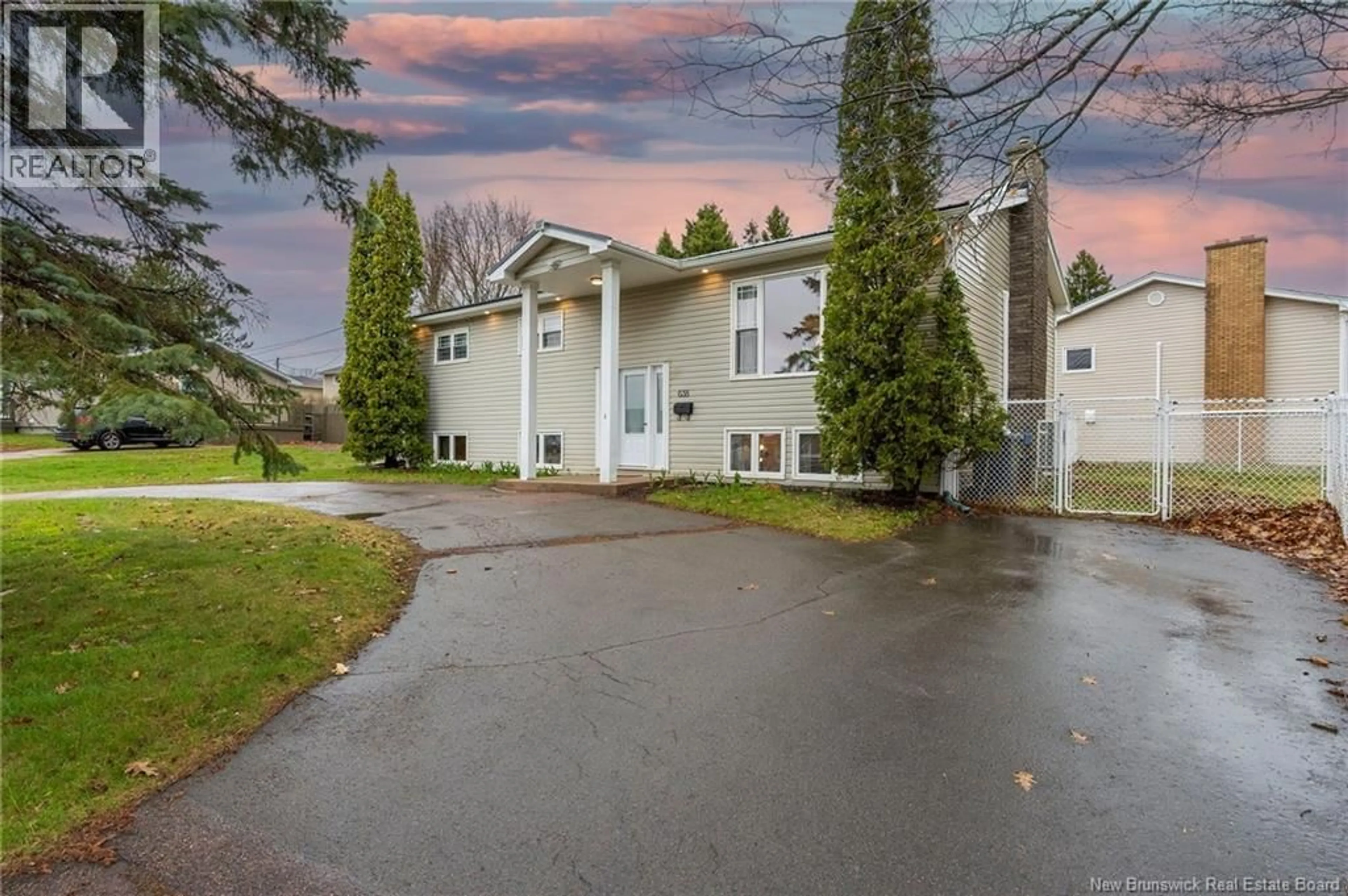 A pic from outside/outdoor area/front of a property/back of a property/a pic from drone, street for 638 GUY AVENUE, Dieppe New Brunswick E1A4V7
