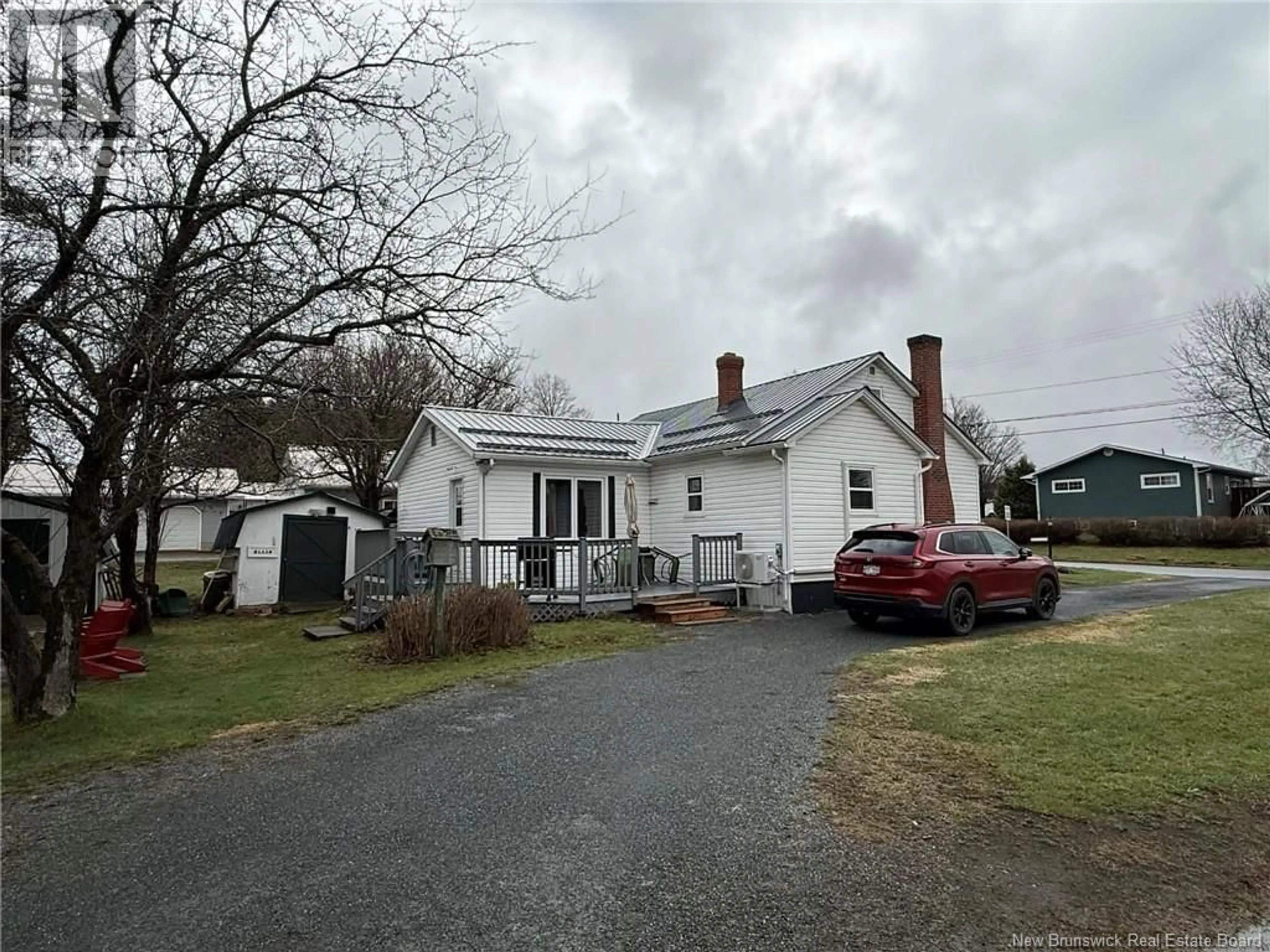 A pic from outside/outdoor area/front of a property/back of a property/a pic from drone, street for 77 HILLCREST STREET, Hartland New Brunswick E7P1M9