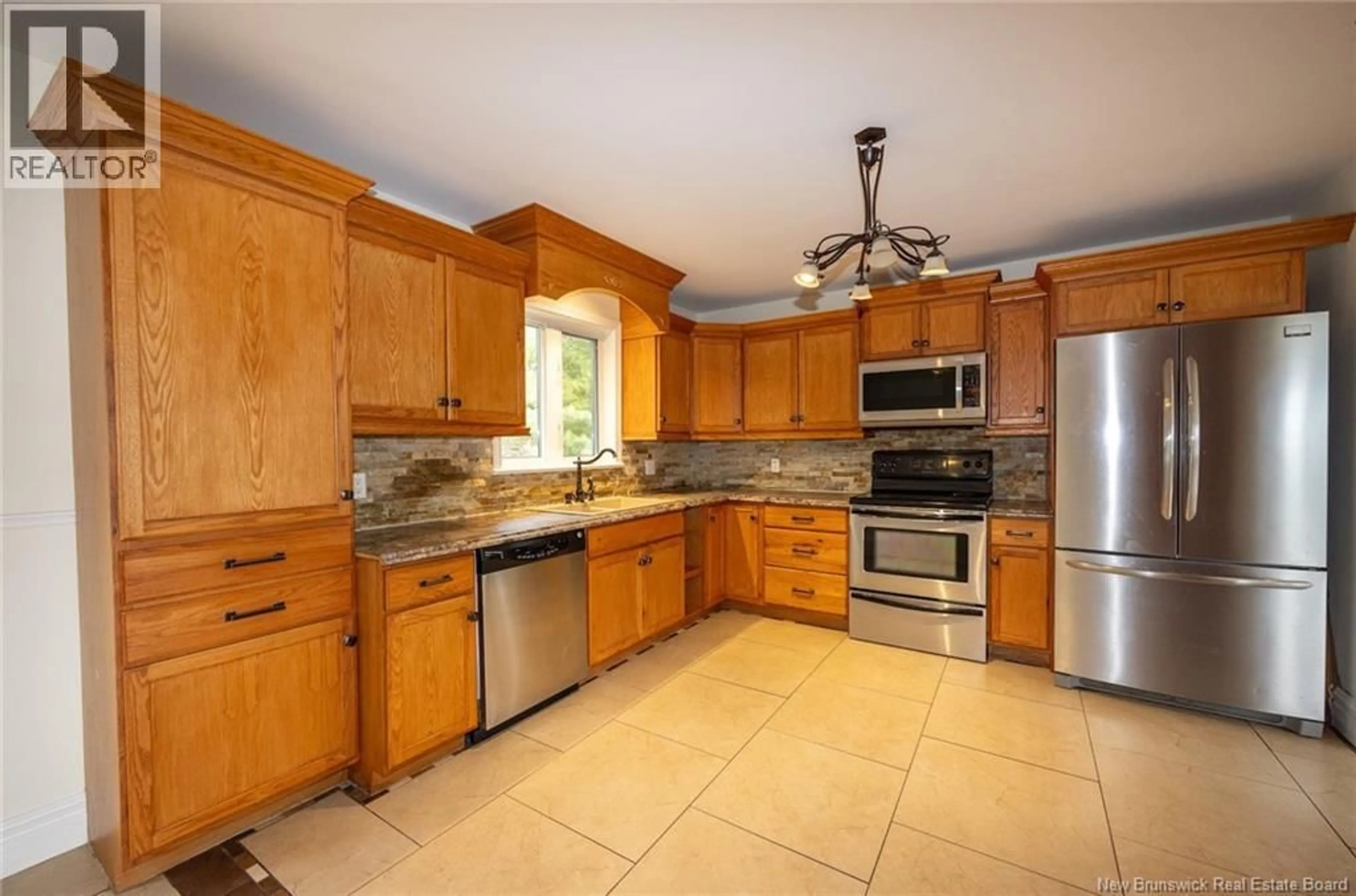Standard kitchen, ceramic/tile floor for 372 KIMBLE DRIVE, Fredericton New Brunswick E3B6Y5