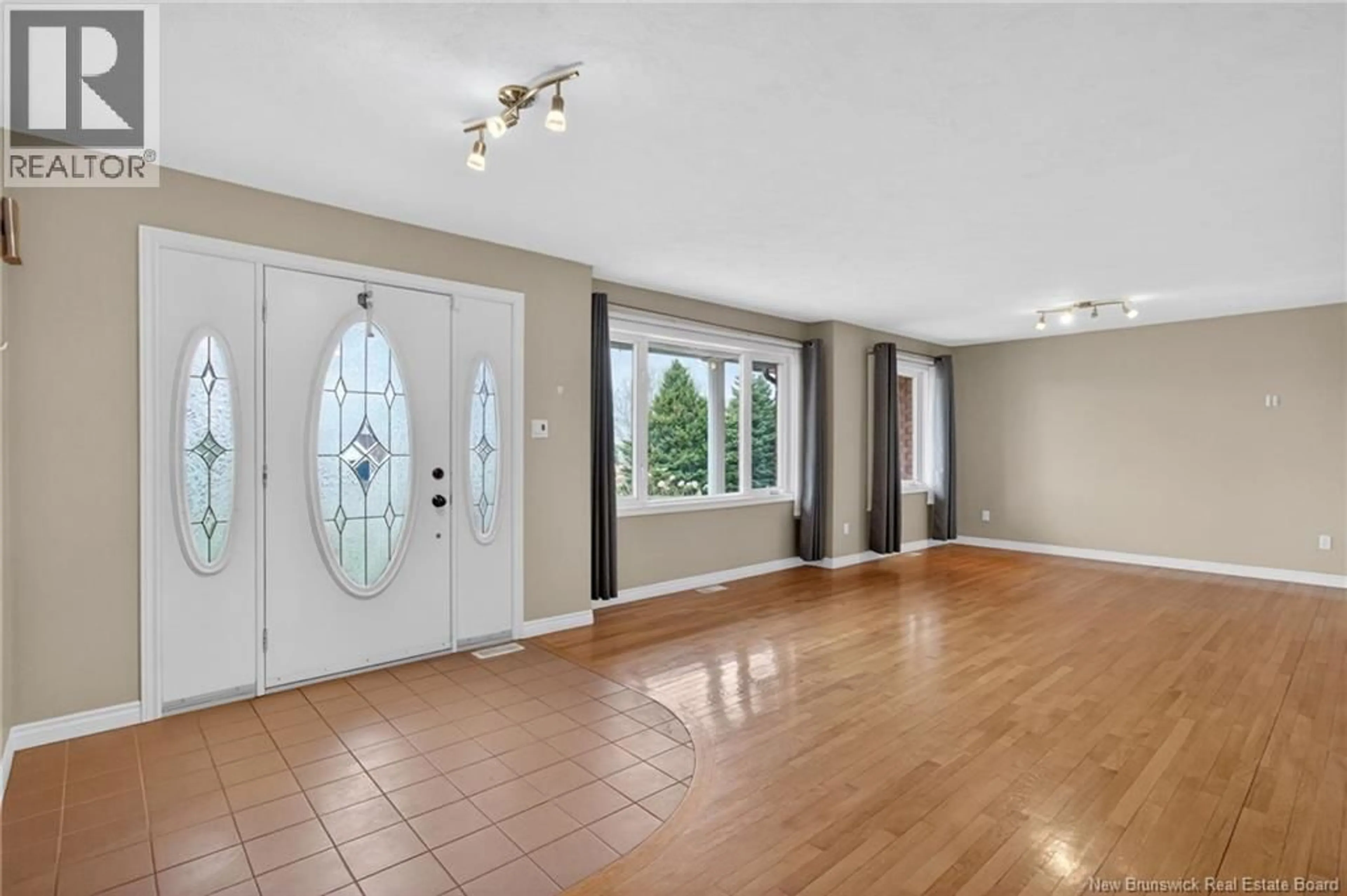 Indoor entryway for 35 LOUIS BOURG, Bouctouche New Brunswick E4S3N6