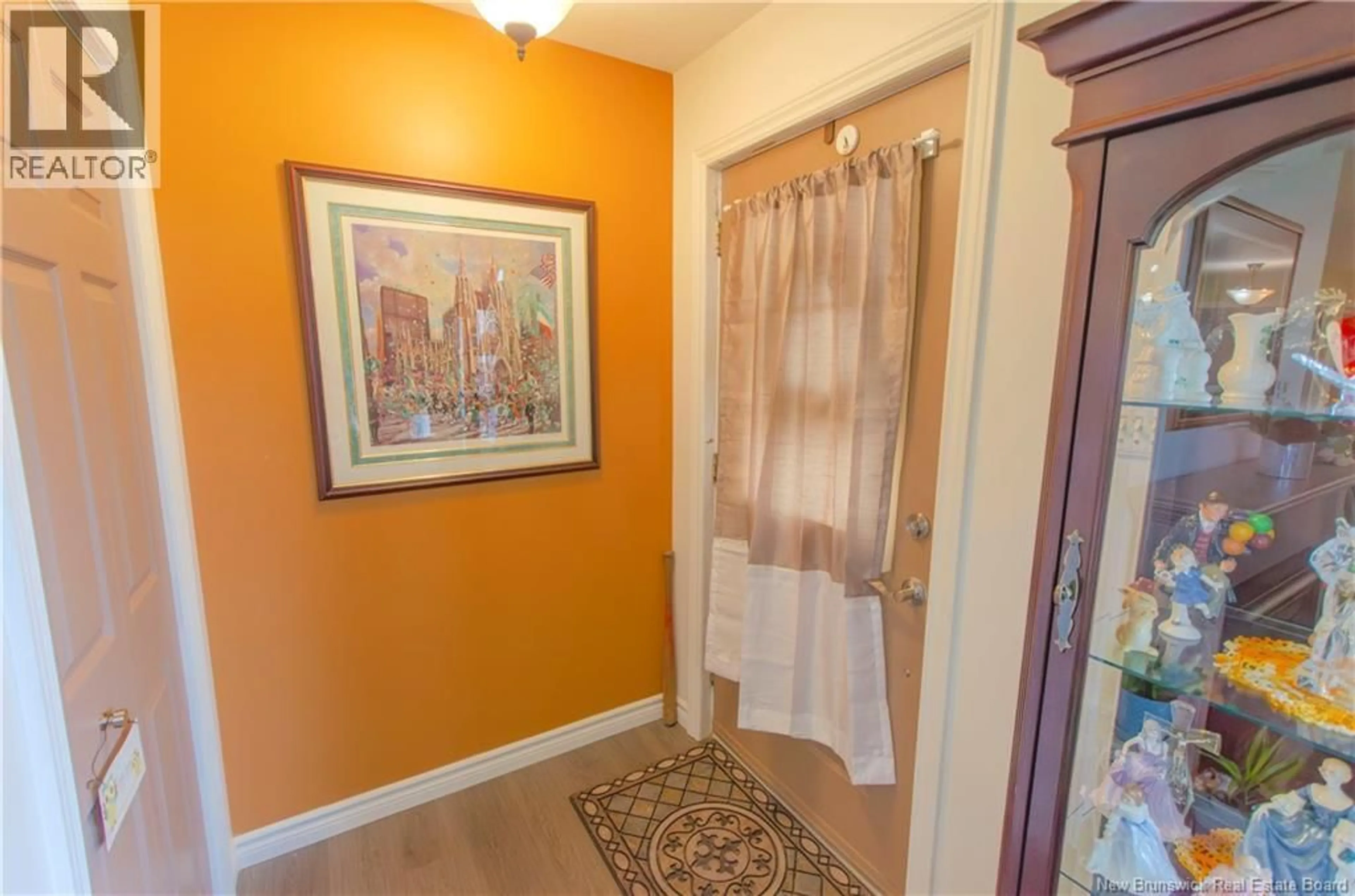 Indoor entryway for 23 MEADOW WOOD GARDENS, Saint John New Brunswick E2M5T1