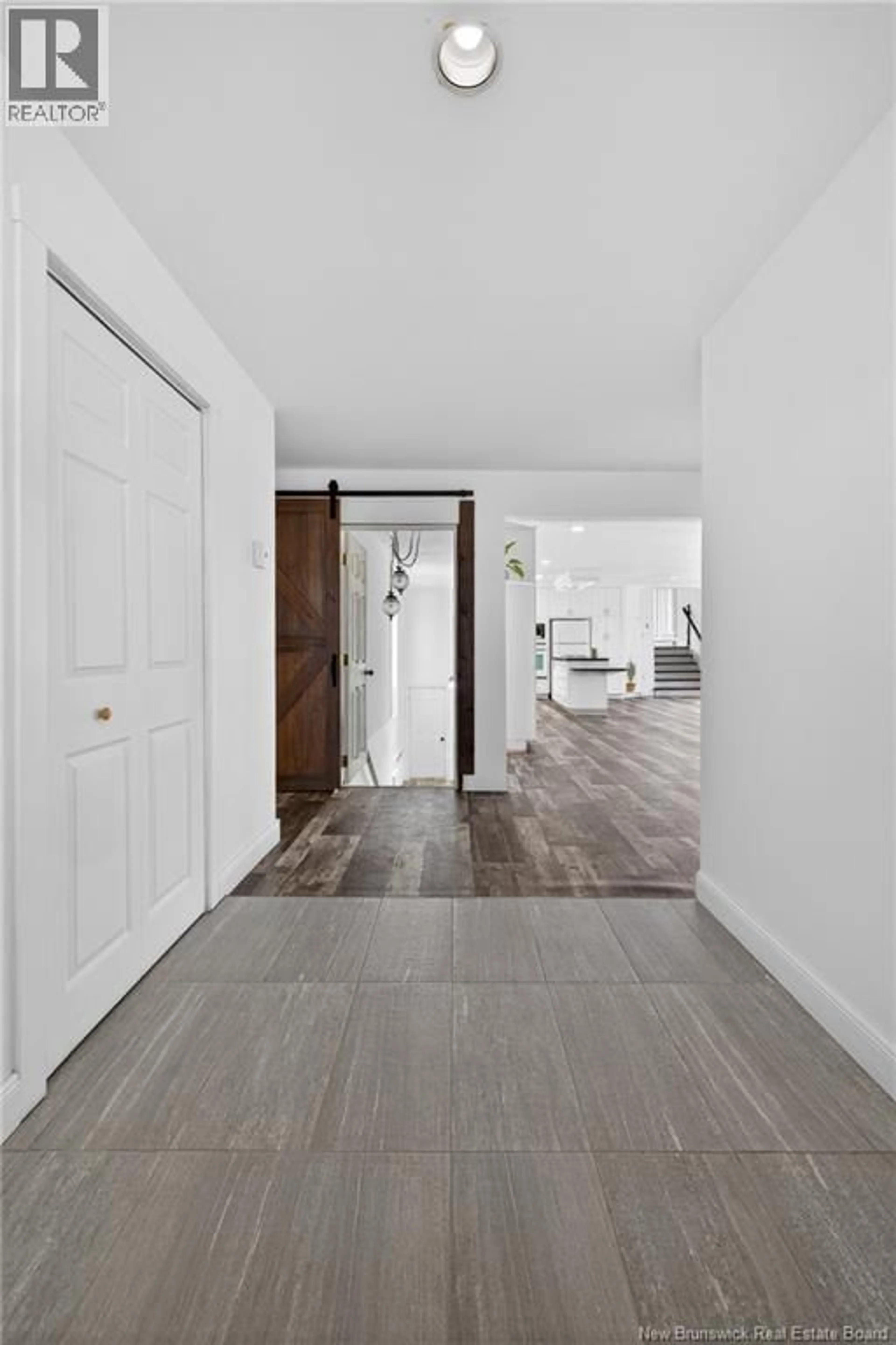 Indoor entryway for 16 RUE DU RIVAGE, Lamèque New Brunswick E8T1L5