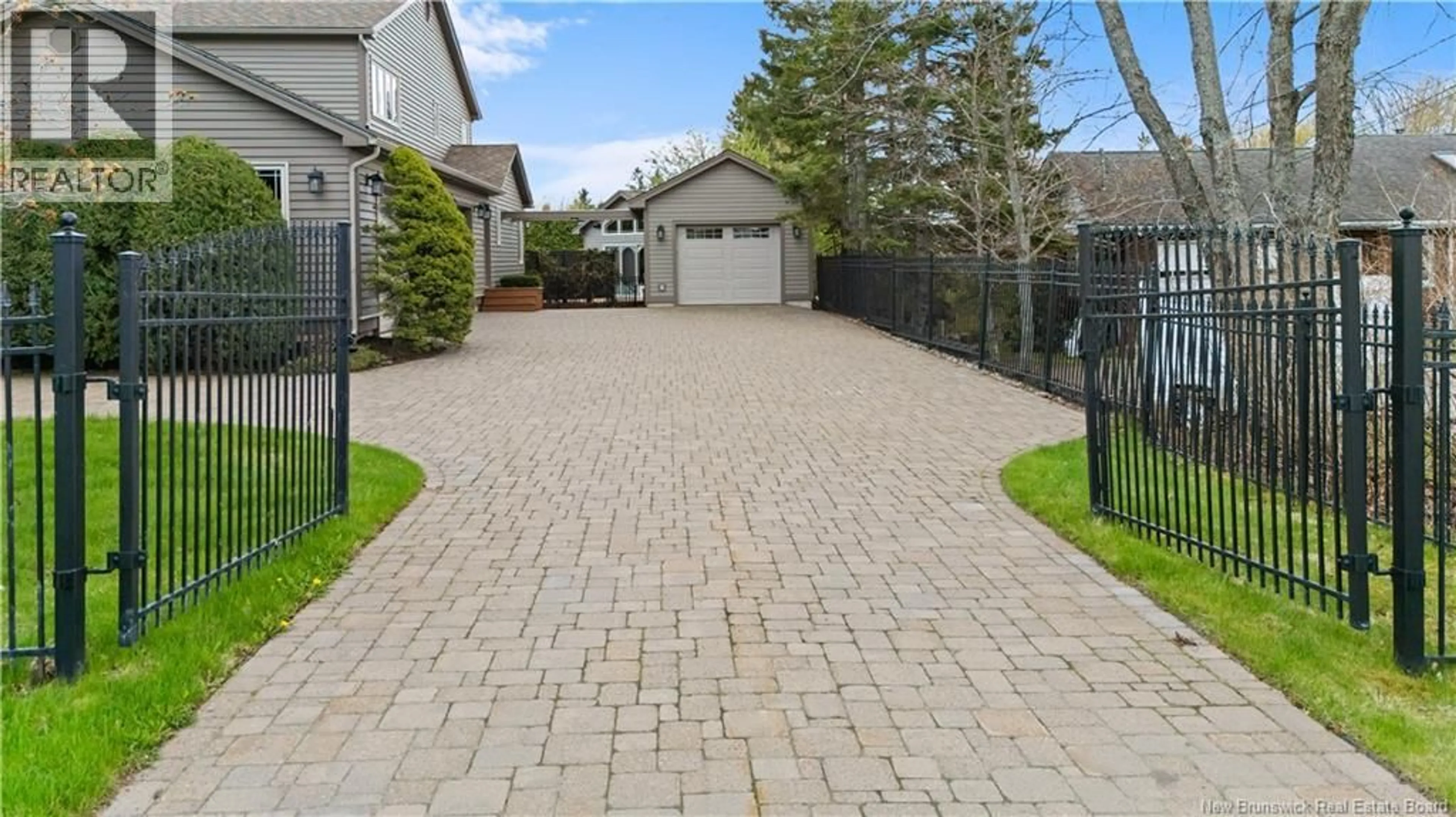 Patio, street for 550 SHEDIAC ROAD, Moncton New Brunswick E1A2T1