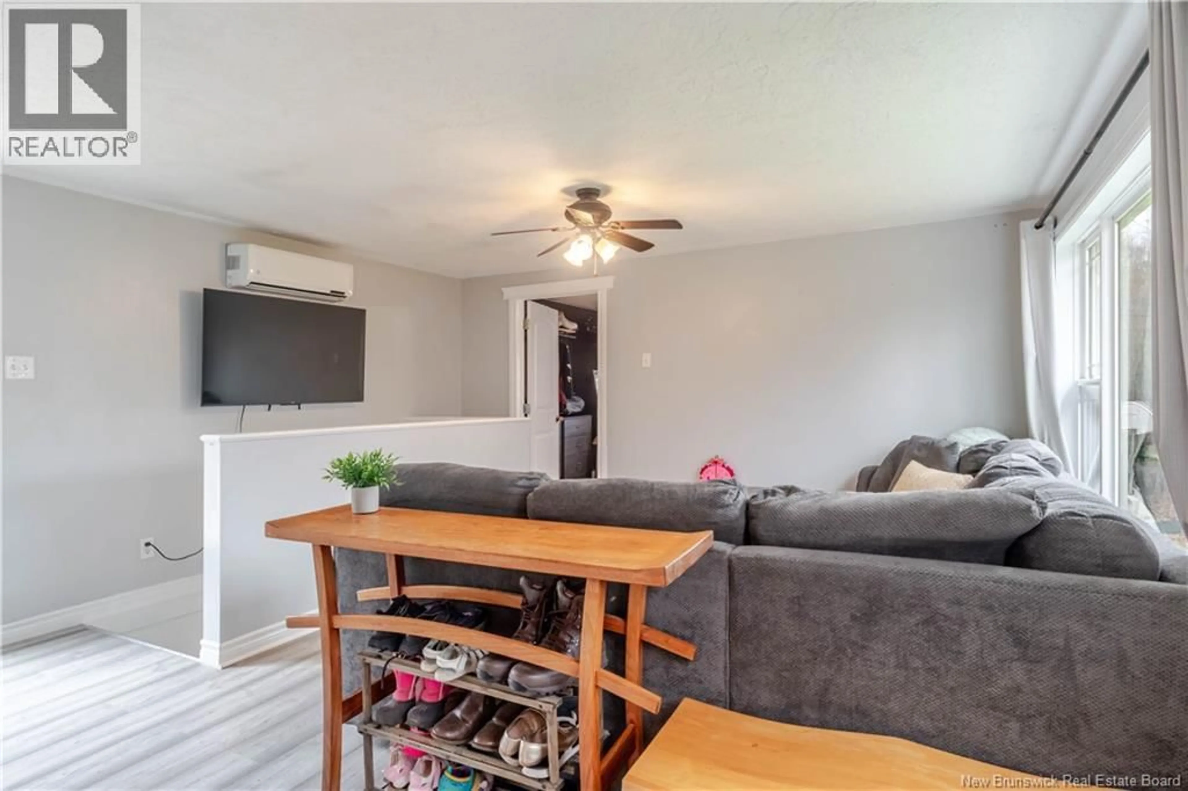 Living room with furniture, wood/laminate floor for 9 MCLEOD LANE, Lincoln New Brunswick E3B8S1
