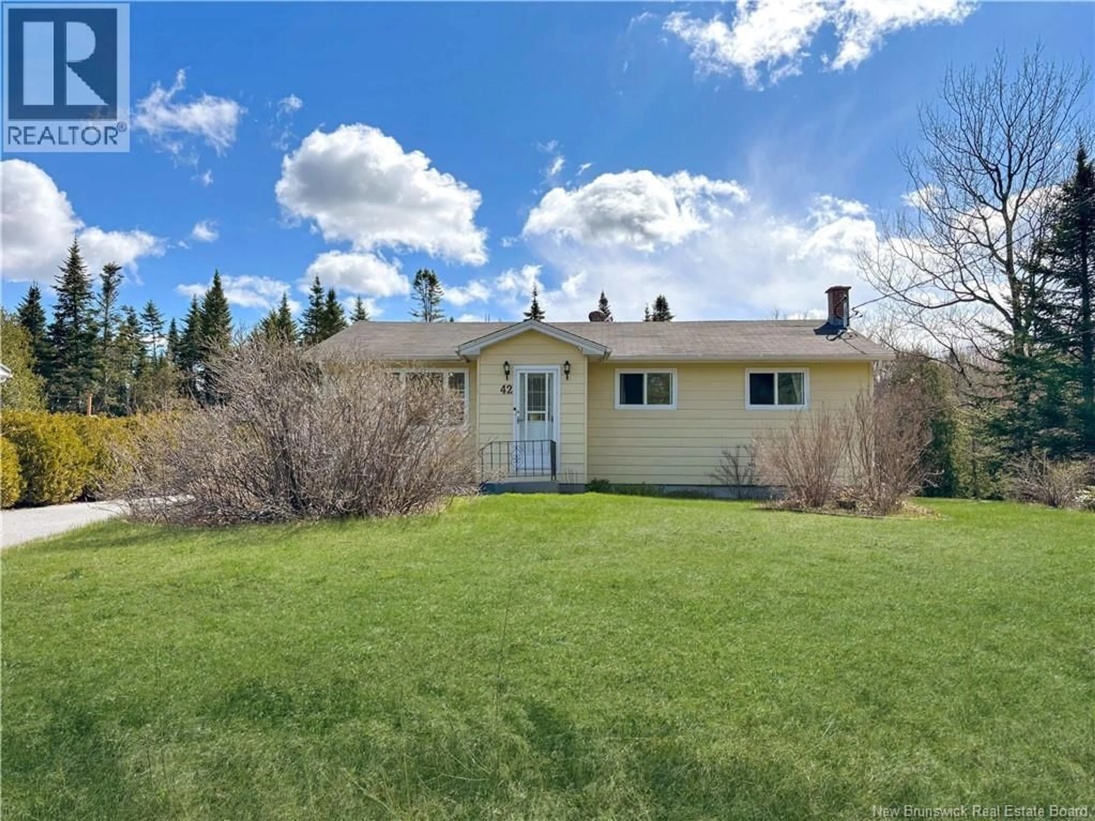 A pic from outside/outdoor area/front of a property/back of a property/a pic from drone, unknown for 42 CHURCHLAND ROAD, Saint John New Brunswick E2N1T8