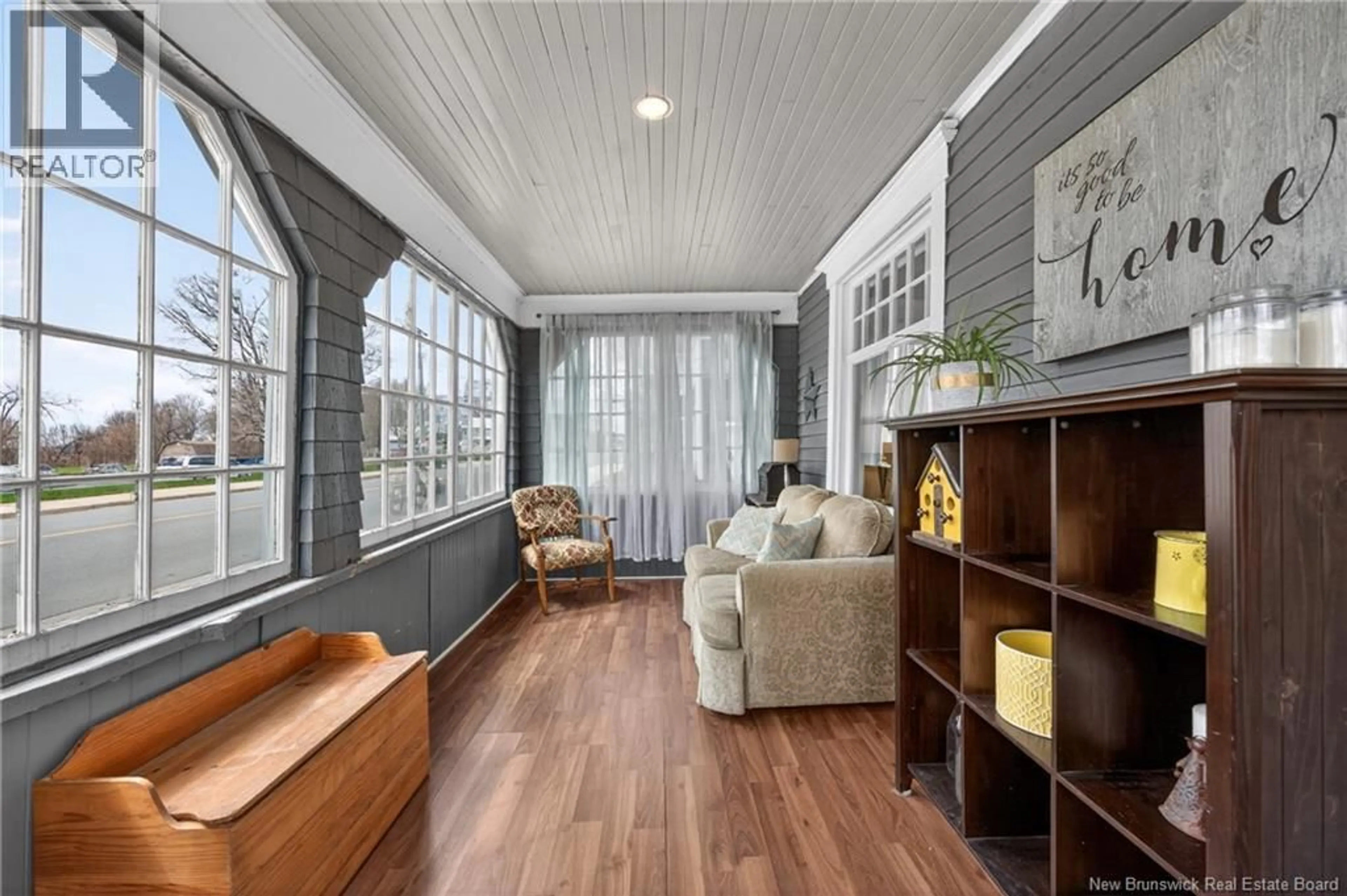 Living room with furniture, wood/laminate floor for 707 UNION, Devon New Brunswick E3A3N9