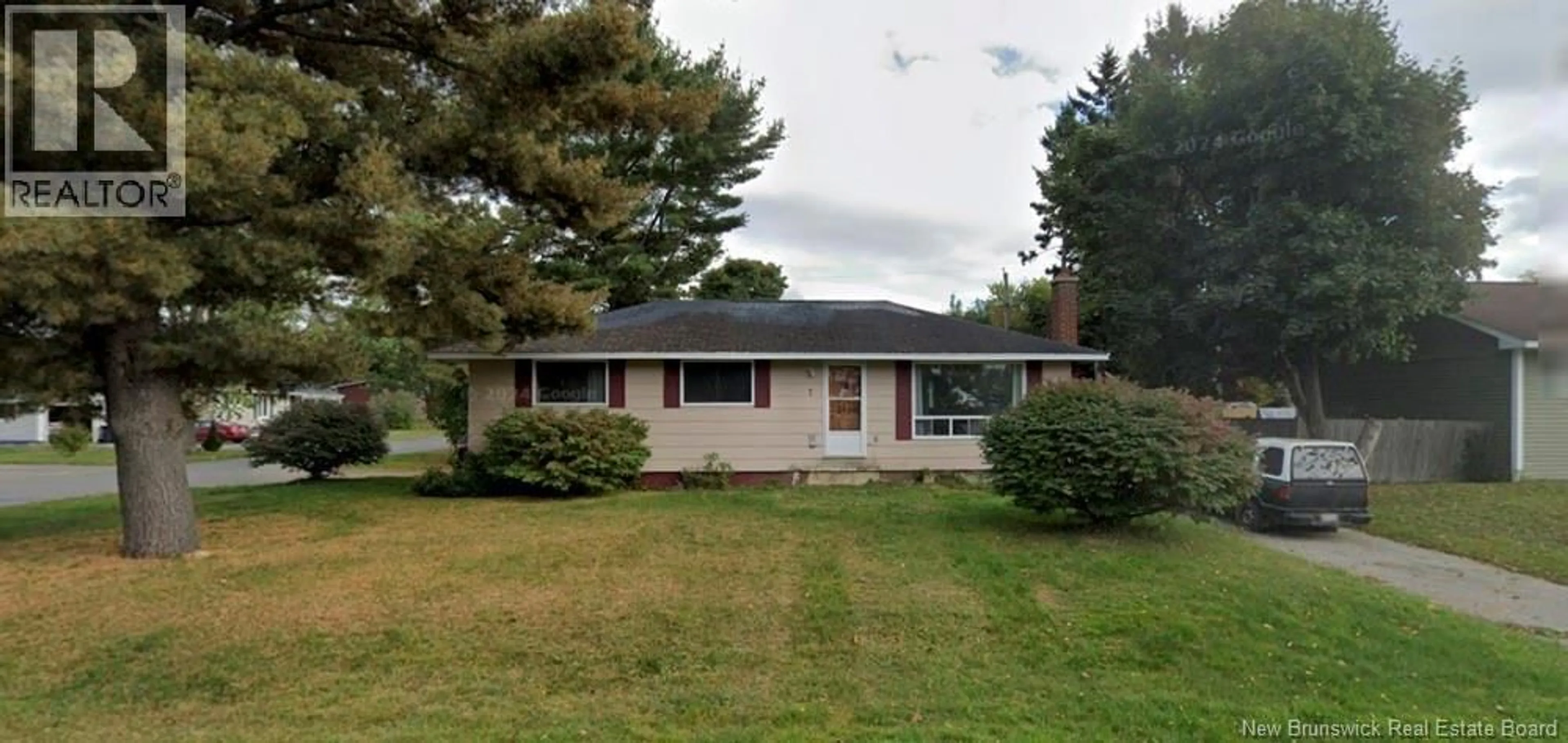 Home with vinyl exterior material, street for 7 MURRAY STREET, Miramichi New Brunswick E1N1Y5