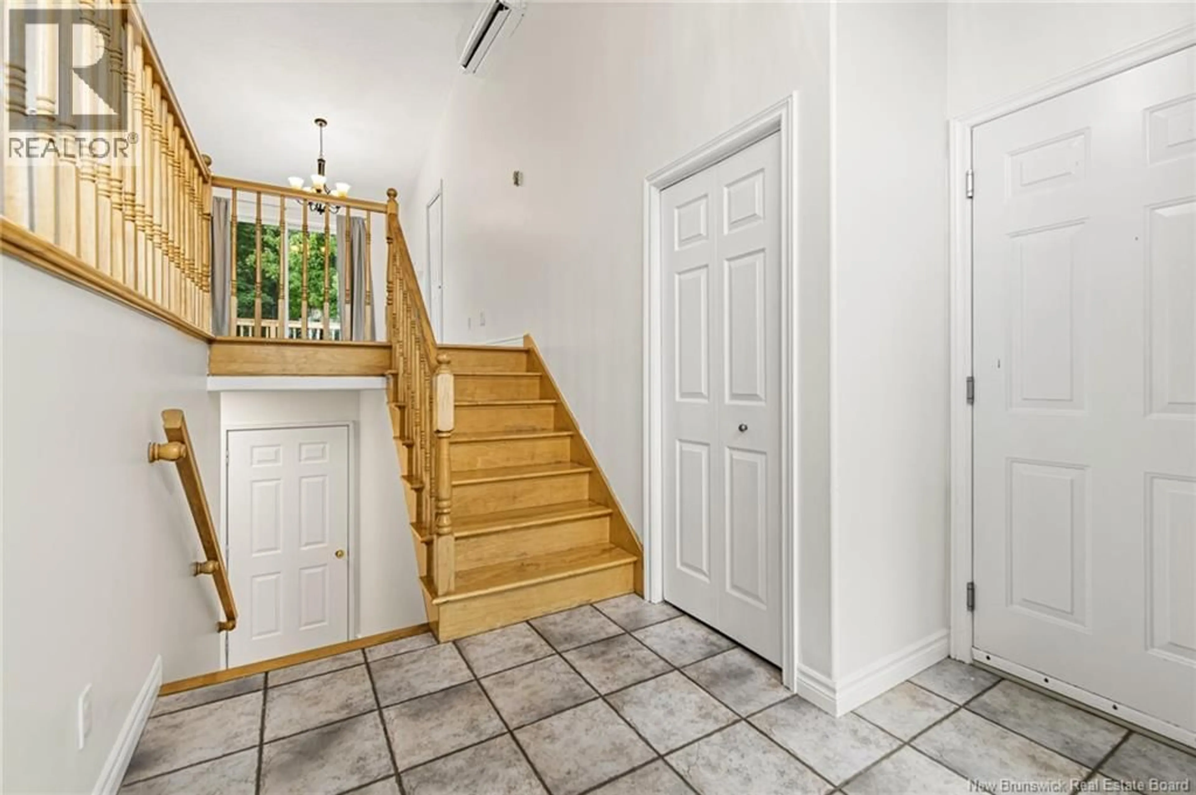 Indoor entryway for 36 PELAGIE ROAD, Dieppe New Brunswick E1A7R7