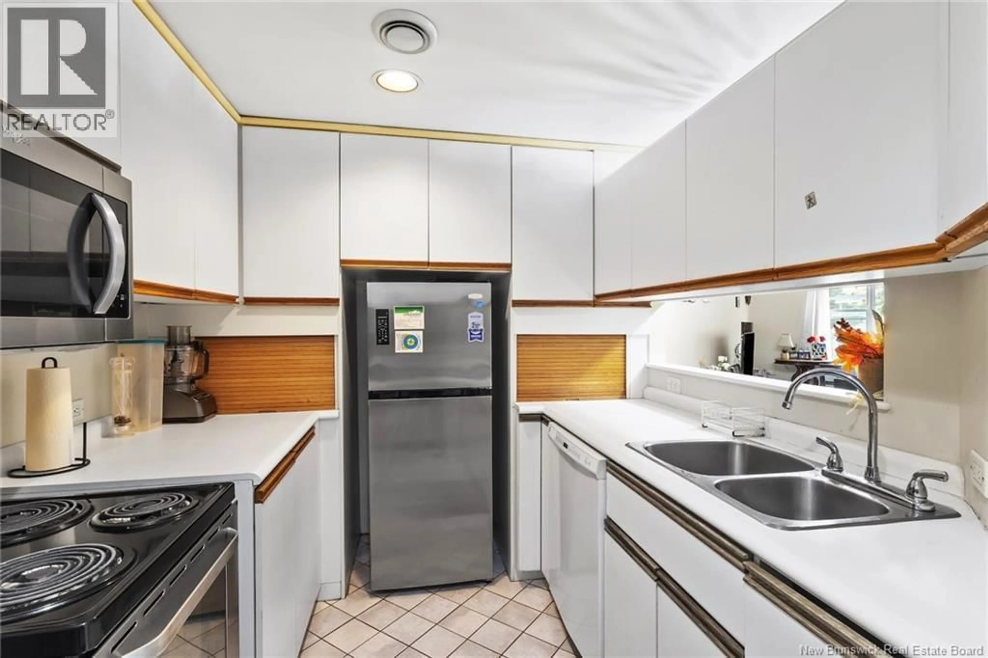 Standard kitchen, unknown for 160 - 500 VENUS COURT, Fredericton New Brunswick E3B3A9
