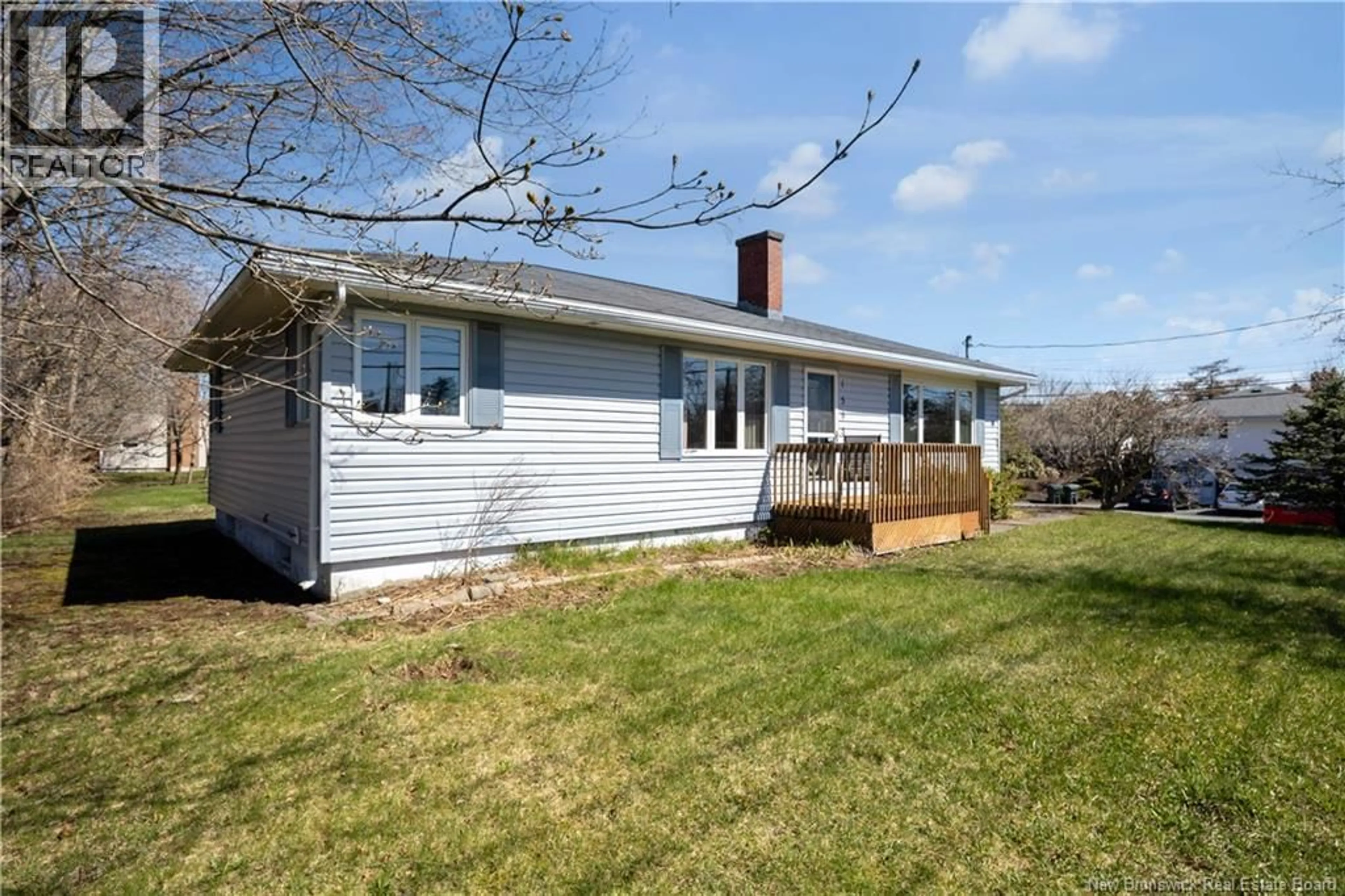 Home with vinyl exterior material, unknown for 1583 LOCH LOMOND ROAD, Saint John New Brunswick E2J1Z8