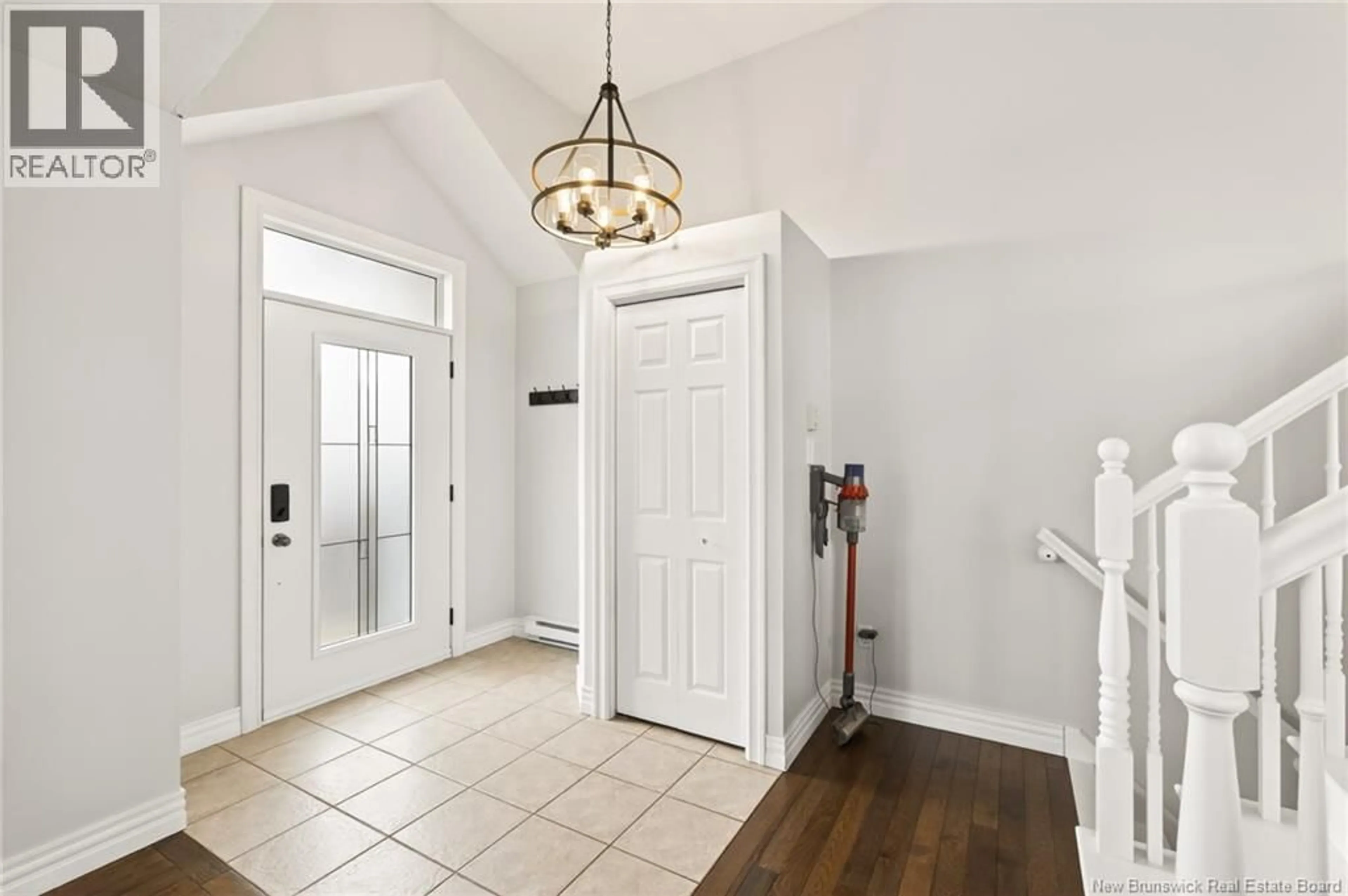 Indoor entryway for 11 DARLA COURT, Moncton New Brunswick E1A8B6