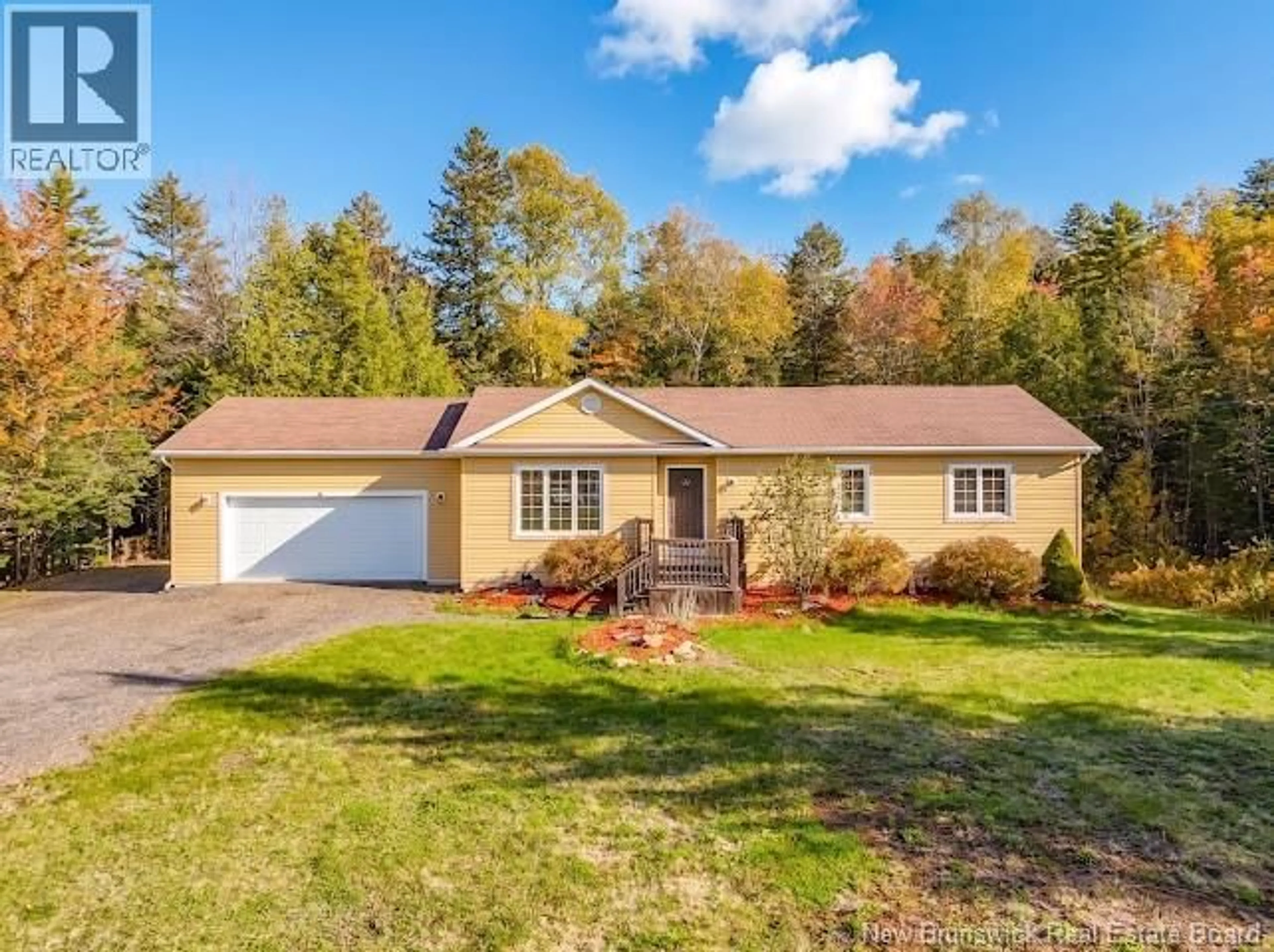 Home with vinyl exterior material, unknown for 82 ALDEN AVENUE, Richibucto Road New Brunswick E3A8T1