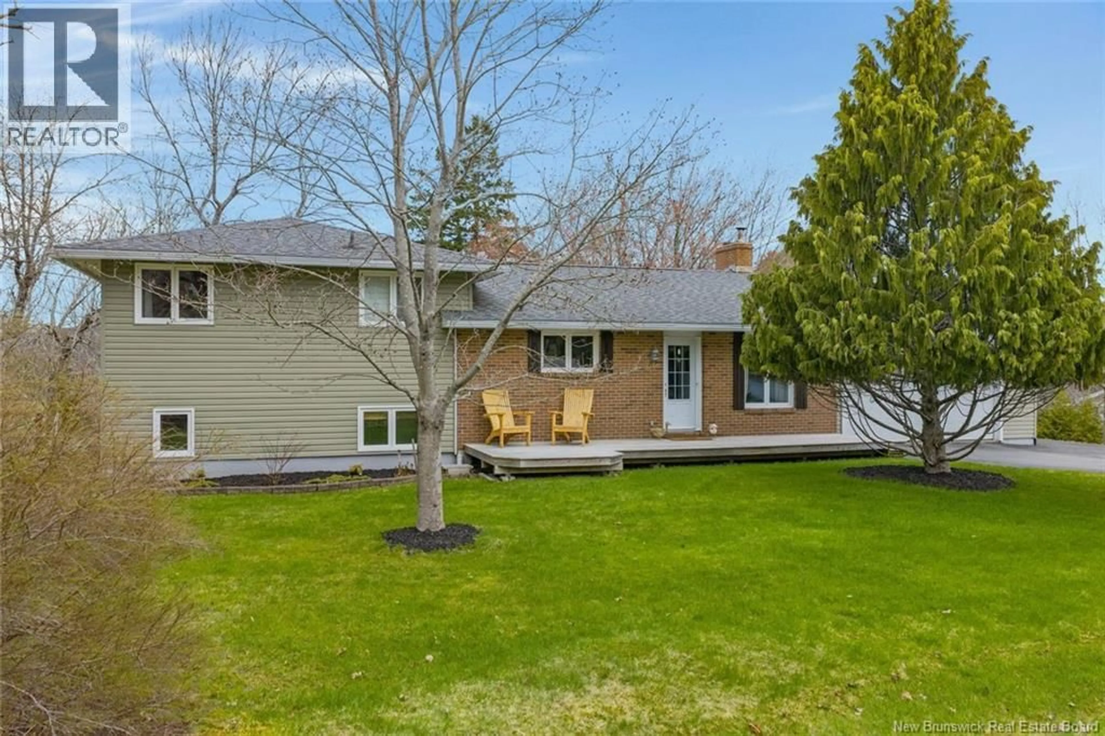 A pic from outside/outdoor area/front of a property/back of a property/a pic from drone, street for 105 MYLES AVENUE, Quispamsis New Brunswick E2E1H3