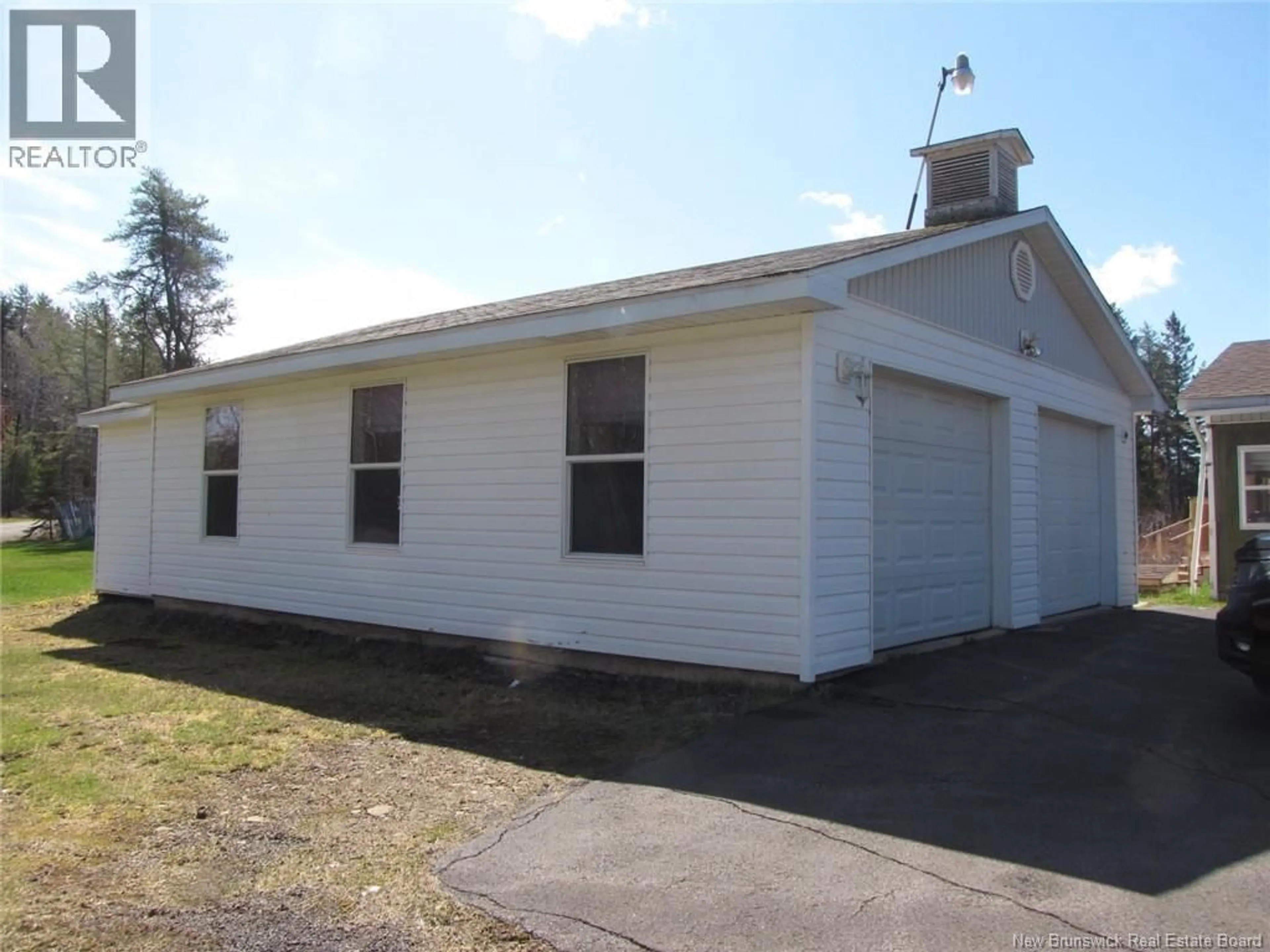Home with vinyl exterior material, building for 7593 10 ROUTE, New Zion New Brunswick E4A2S2