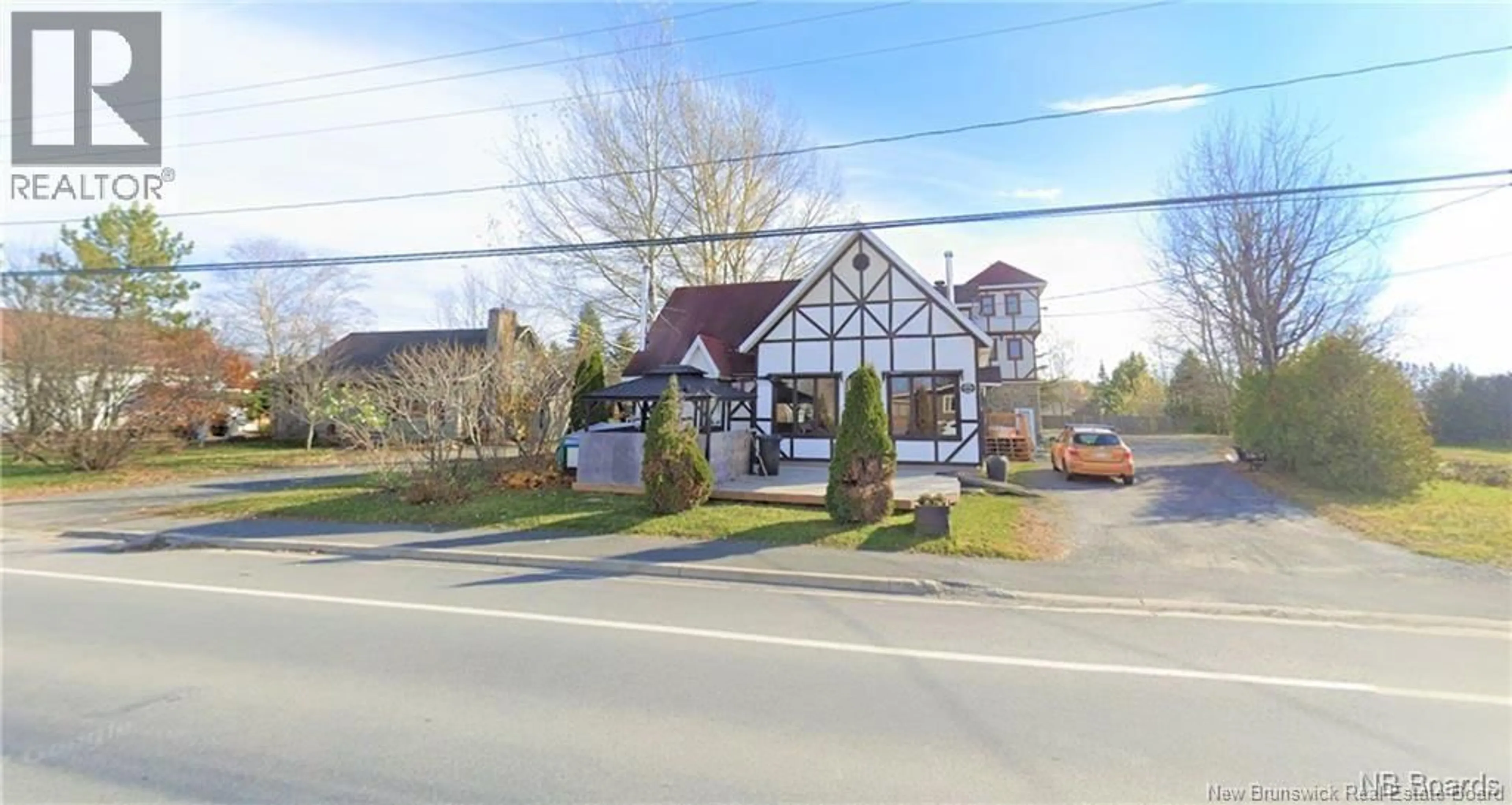 A pic from outside/outdoor area/front of a property/back of a property/a pic from drone, street for 223 ST-JEAN, Saint-Léonard New Brunswick E7E2G5