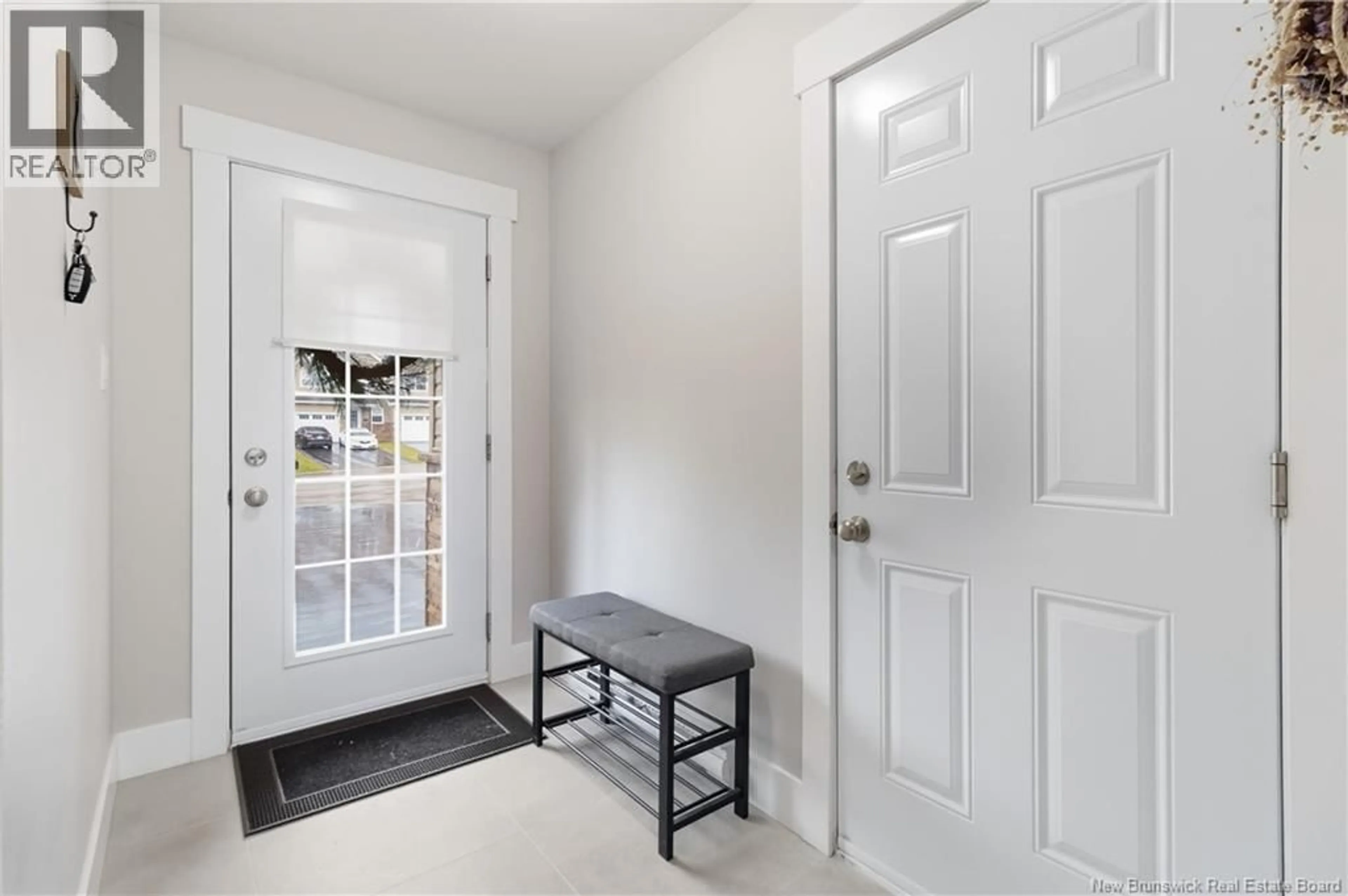 Indoor entryway for 92 BASTARACHE, Dieppe New Brunswick E1A6V6