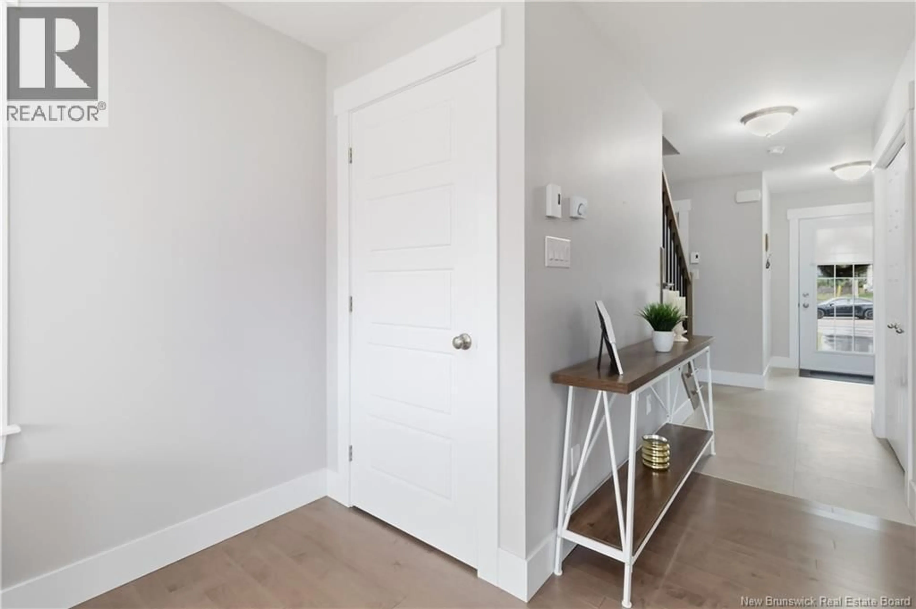 Indoor entryway for 92 BASTARACHE, Dieppe New Brunswick E1A6V6