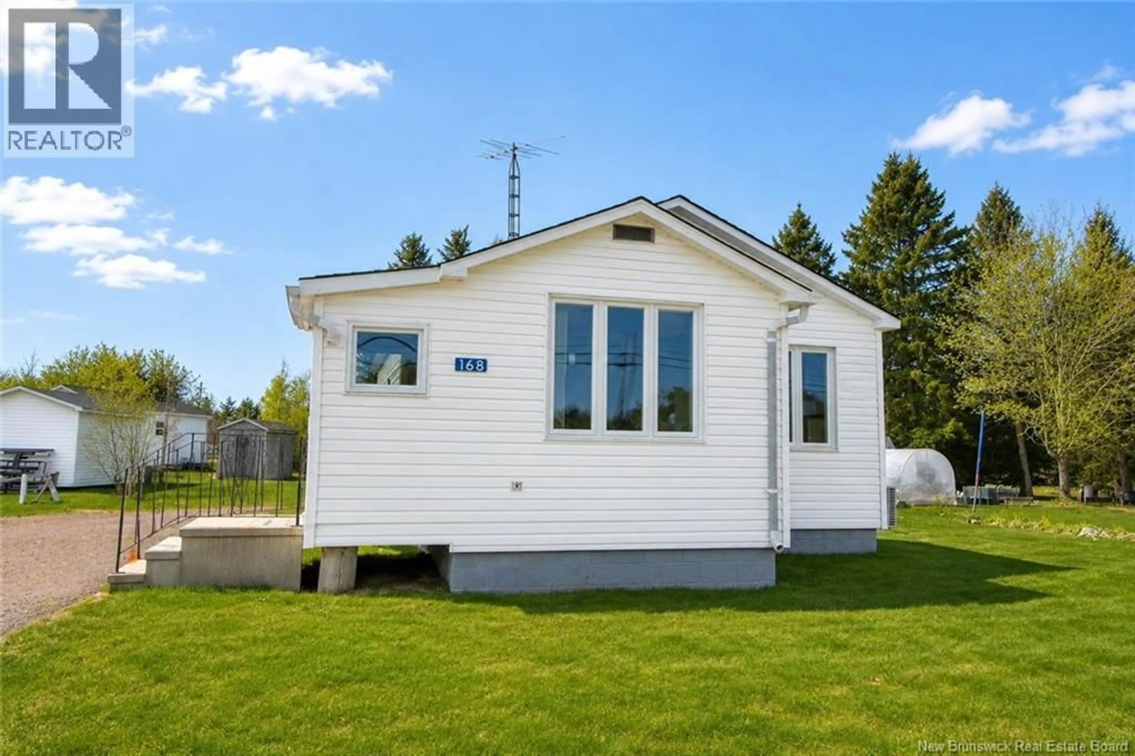 Home with vinyl exterior material, building for 168 MAIN STREET, Rexton New Brunswick E4W2B5