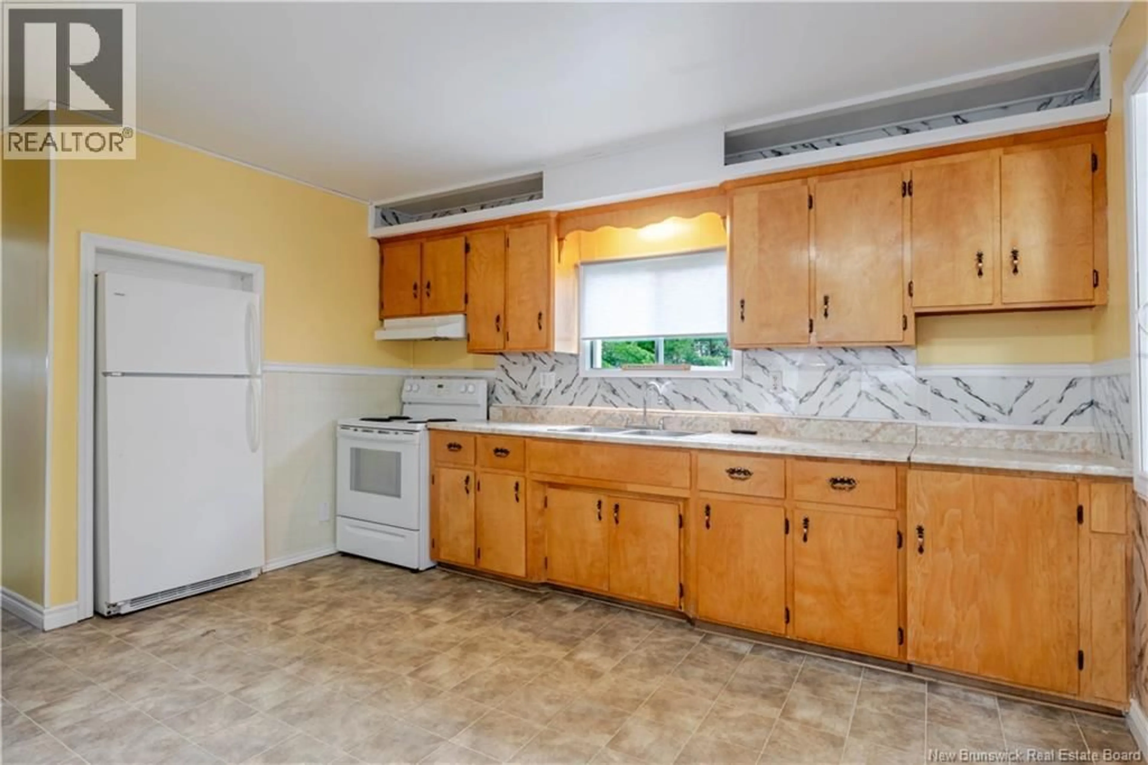 Standard kitchen, ceramic/tile floor for 33 TERRANCE STREET, Fredericton New Brunswick E3G0K1