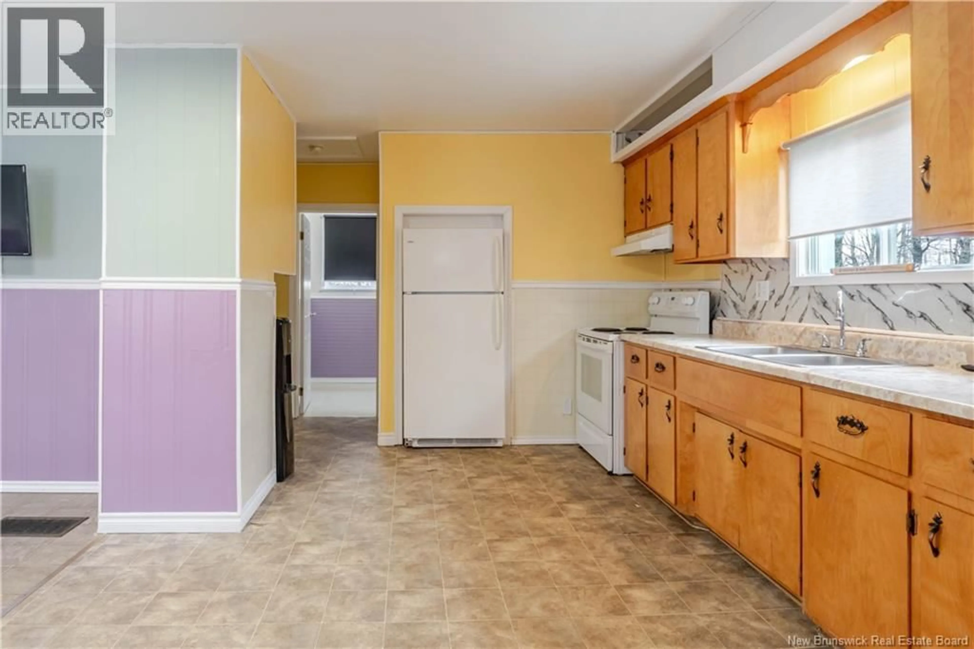 Standard kitchen, ceramic/tile floor for 33 TERRANCE STREET, Fredericton New Brunswick E3G0K1