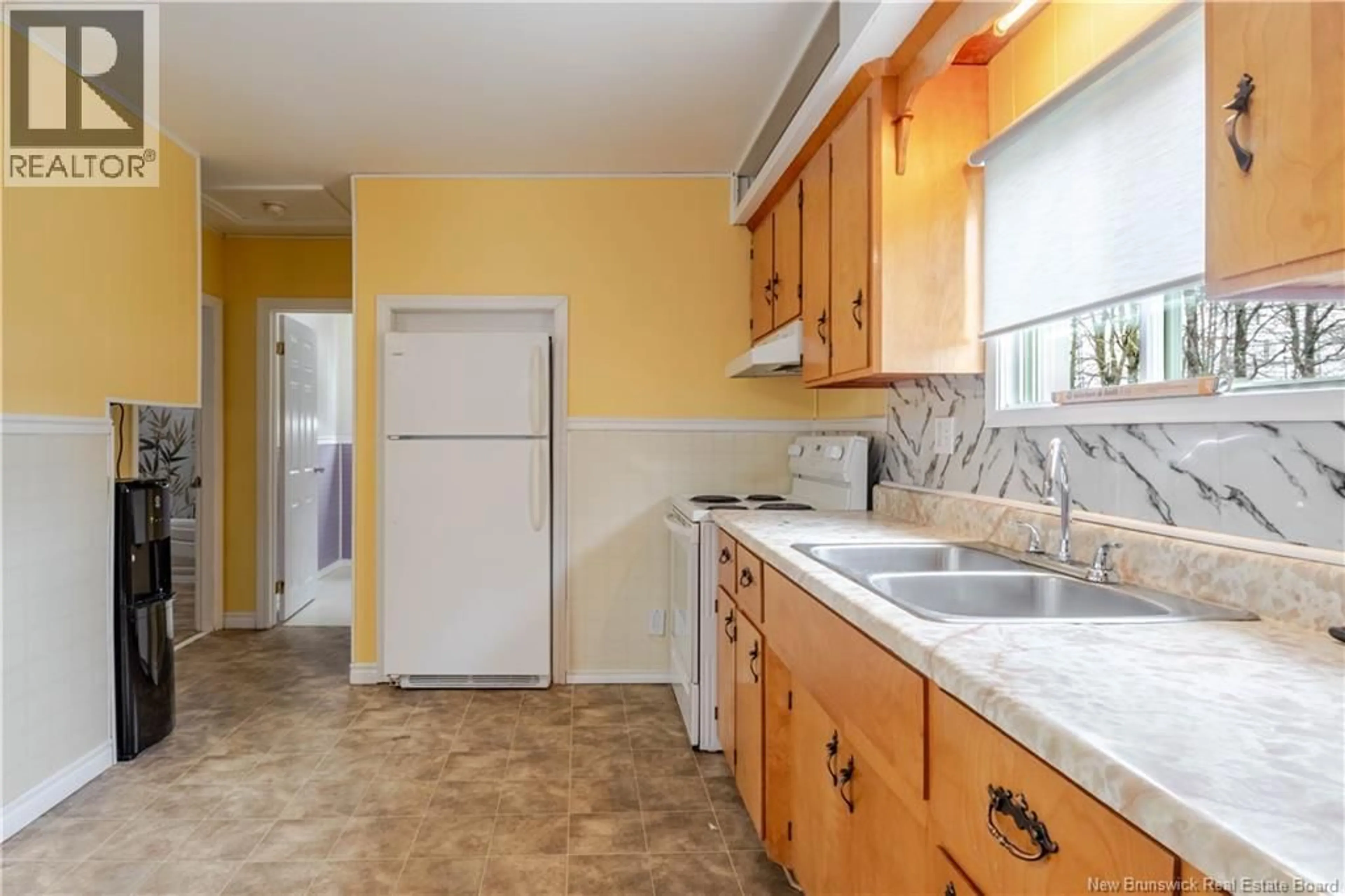 Standard kitchen, ceramic/tile floor for 33 TERRANCE STREET, Fredericton New Brunswick E3G0K1