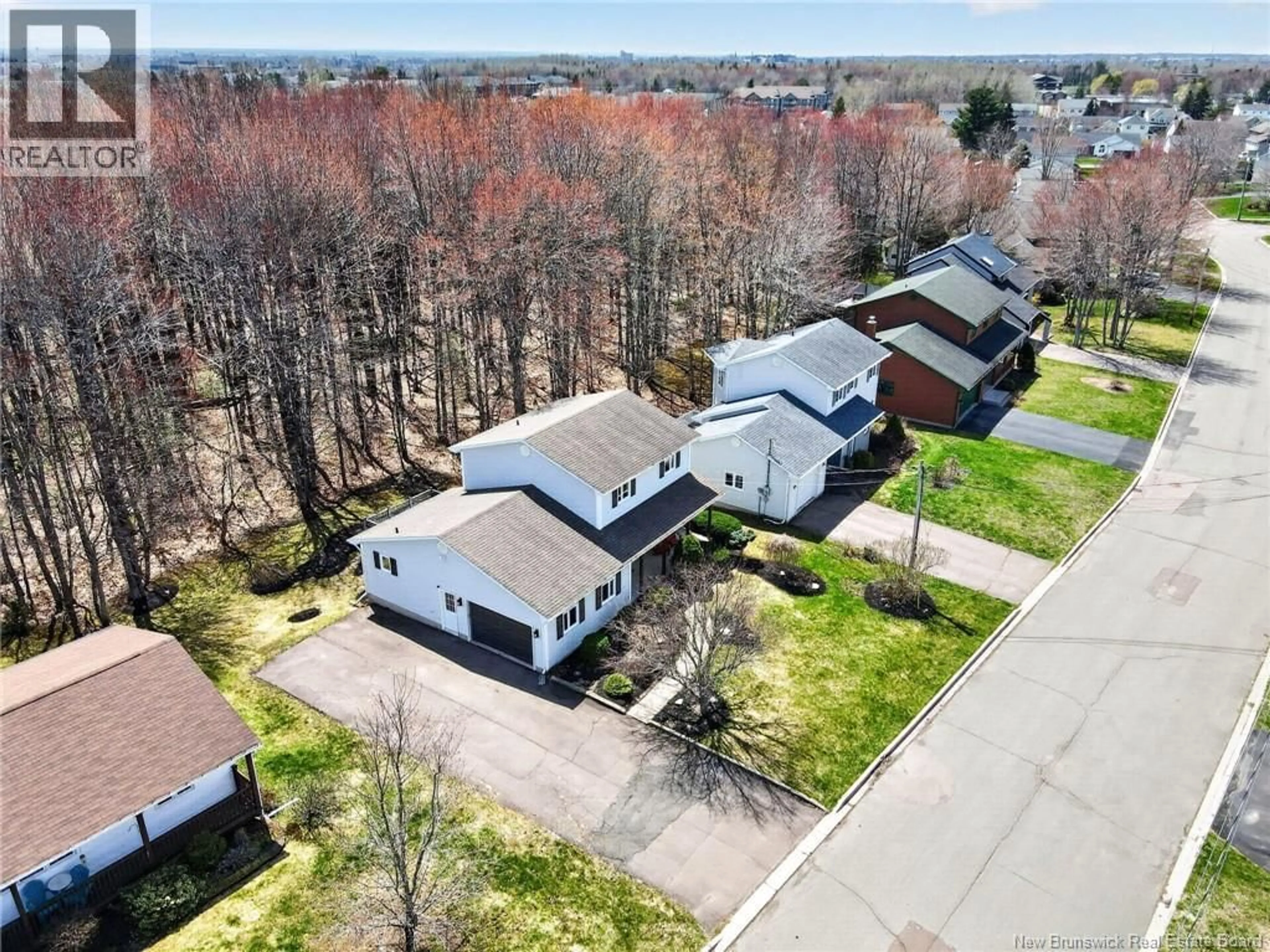 A pic from outside/outdoor area/front of a property/back of a property/a pic from drone, street for 44 MOREWOOD, Moncton New Brunswick E1A6L6