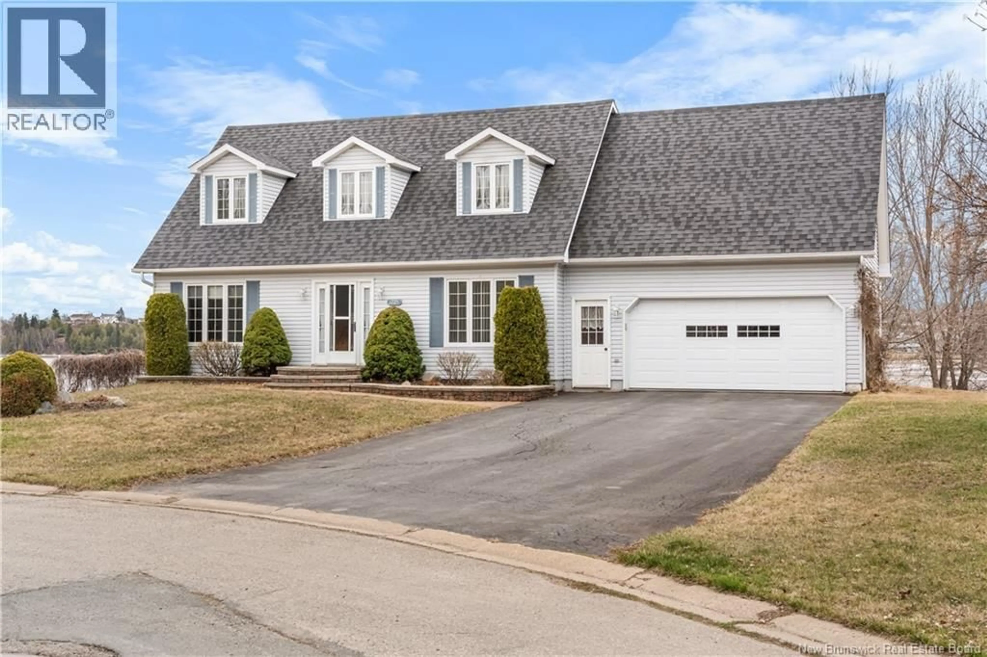 Home with vinyl exterior material, street for 1725 GOWAN BRAE, Bathurst New Brunswick E2A4X5
