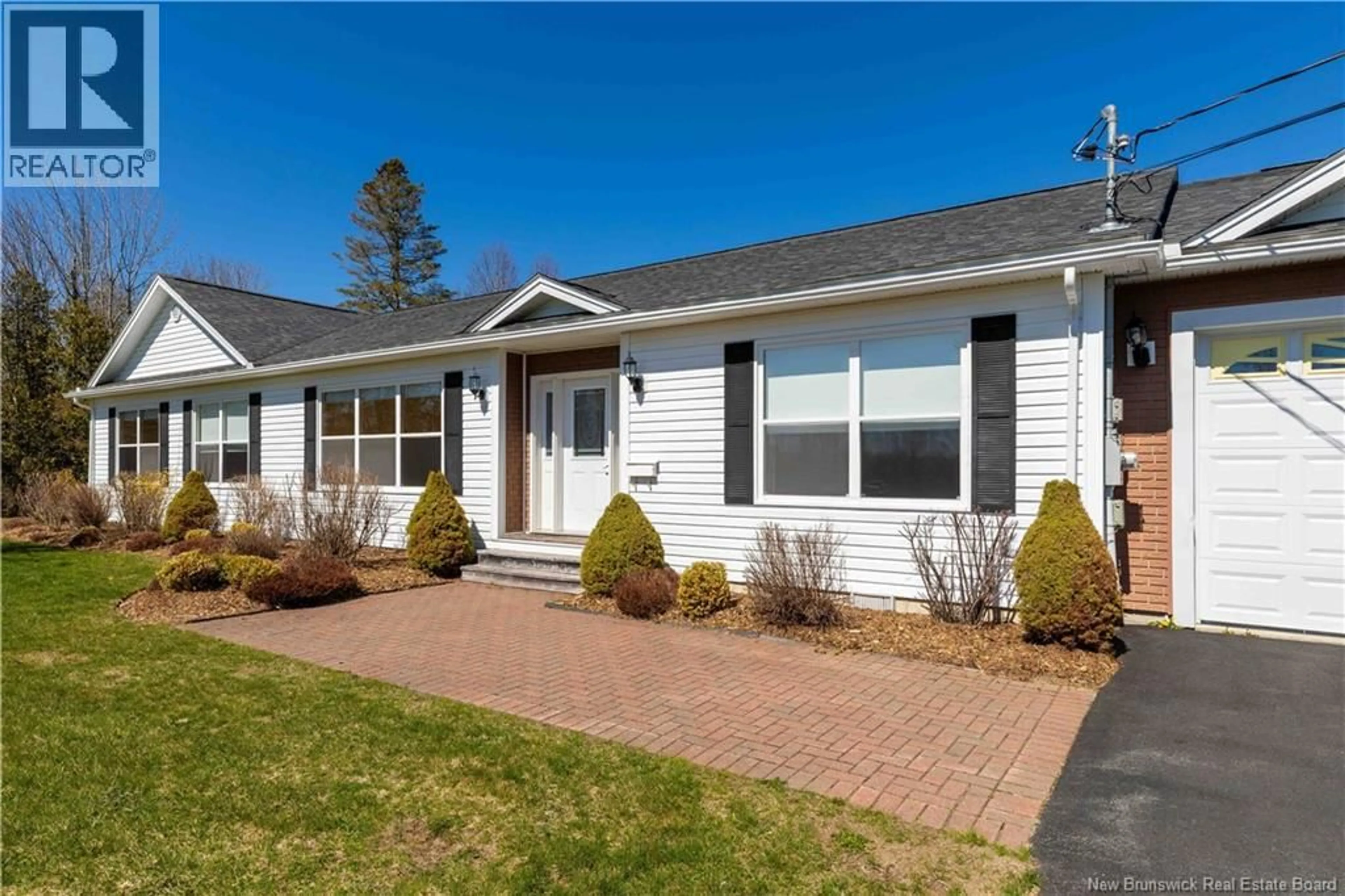 Home with vinyl exterior material, street for 764 BAYVIEW DRIVE, Saint Andrews New Brunswick E5B2N1