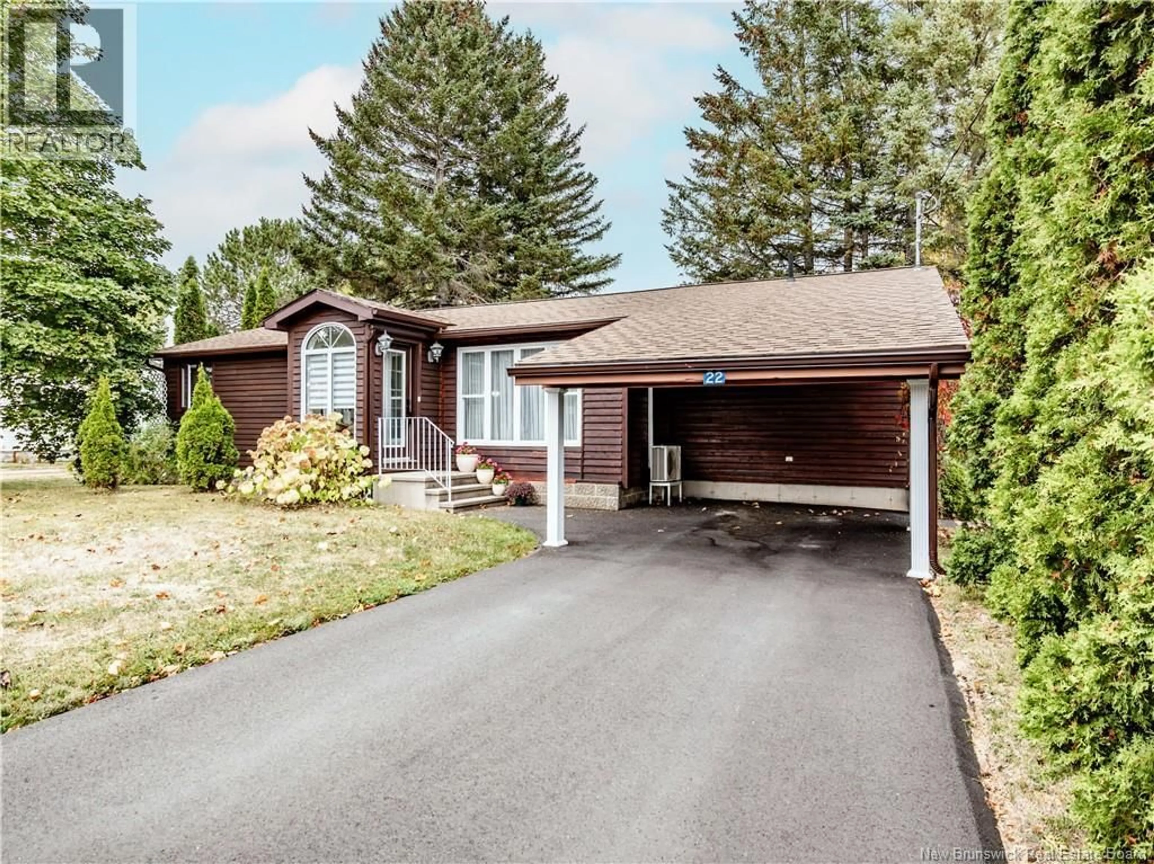Home with vinyl exterior material, street for 22 RUE BEAUSEJOUR STREET, Saint-Louis-De-Kent New Brunswick E4X1A8