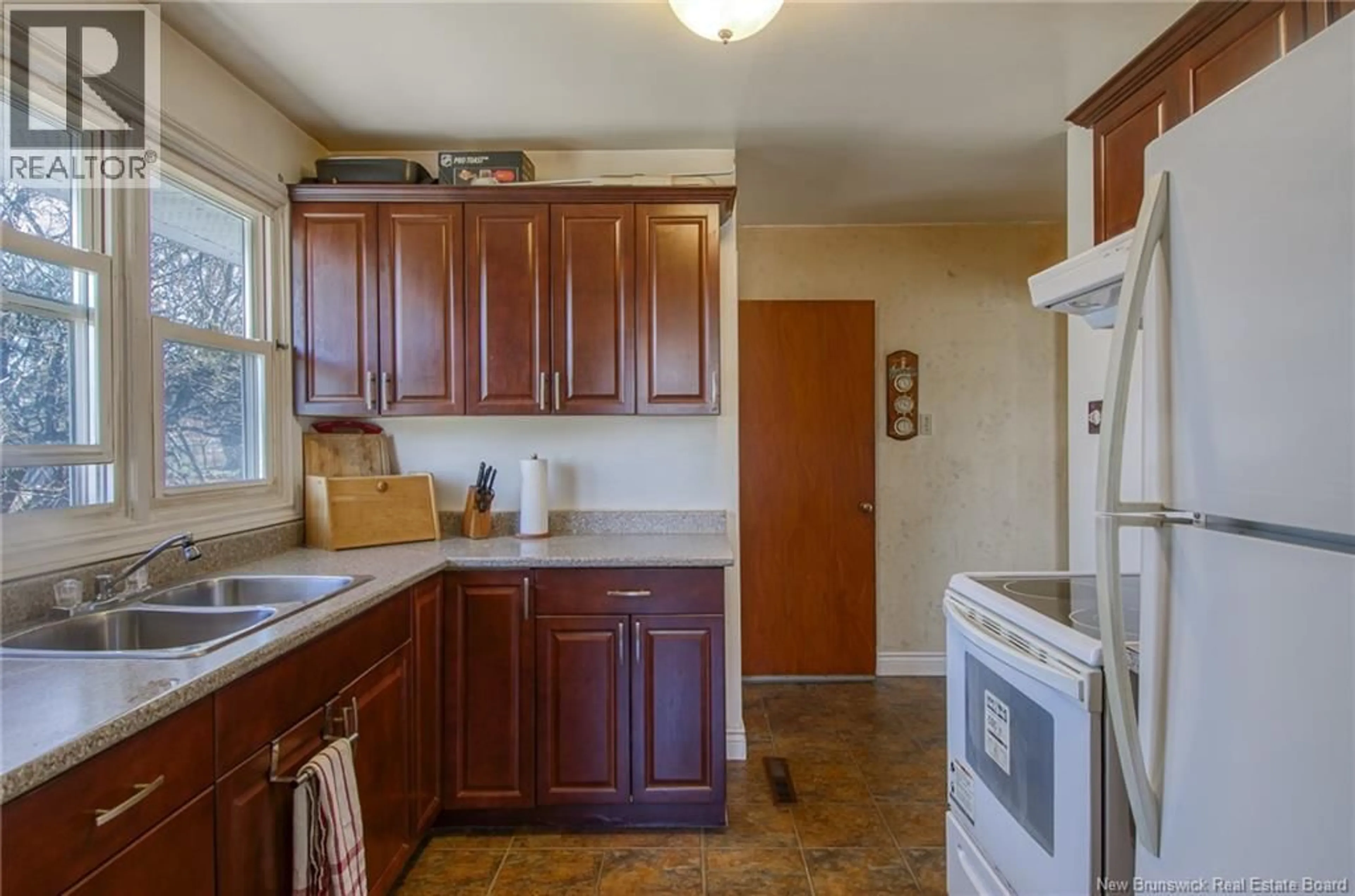 Standard kitchen, ceramic/tile floor for 14 SILVER CRESCENT, Saint John New Brunswick E2J3G3