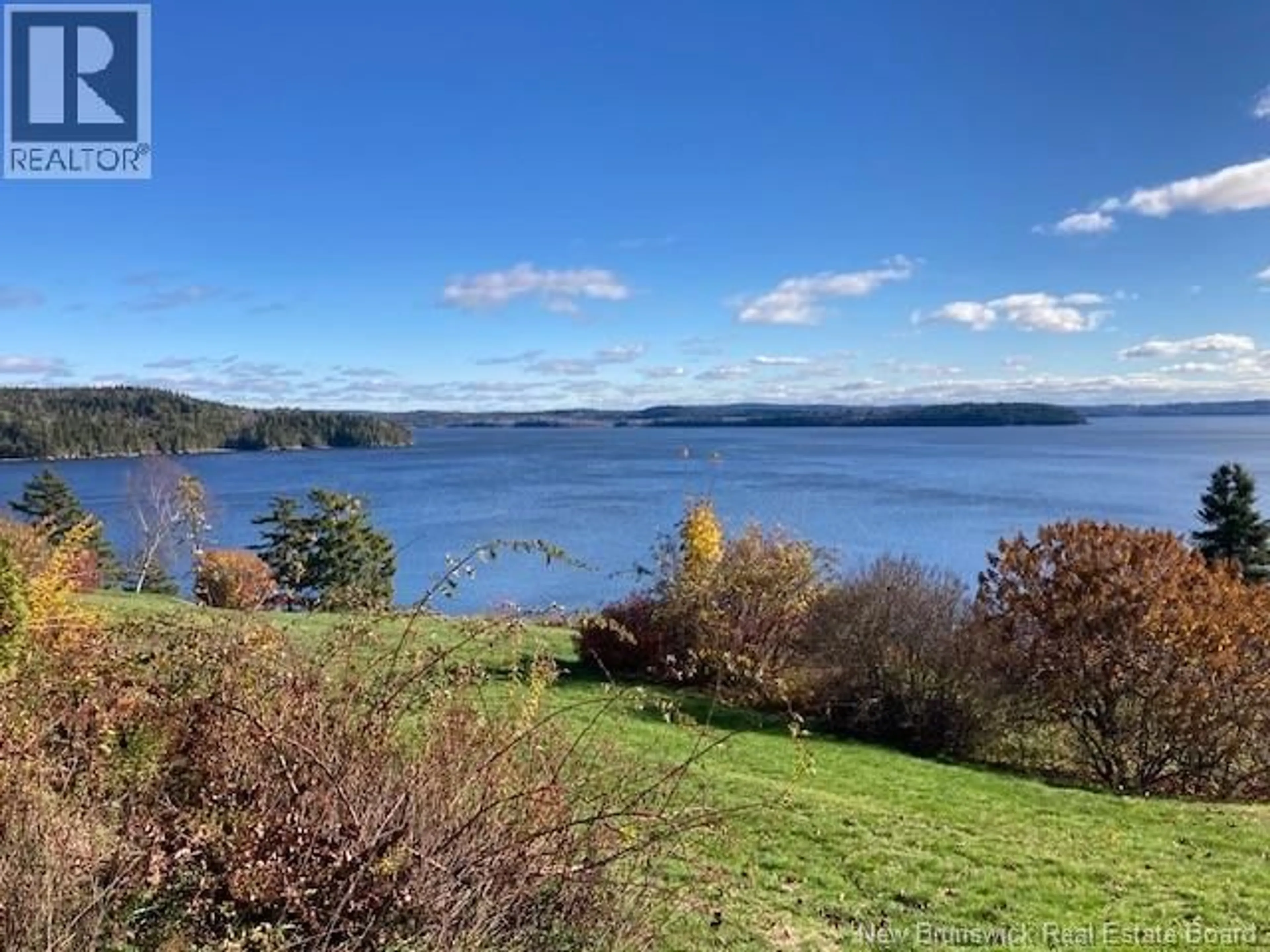 A pic from outside/outdoor area/front of a property/back of a property/a pic from drone, water/lake/river/ocean view for 10 BAYSONG BLUFF, Grand Bay-Westfield New Brunswick E5K2V2