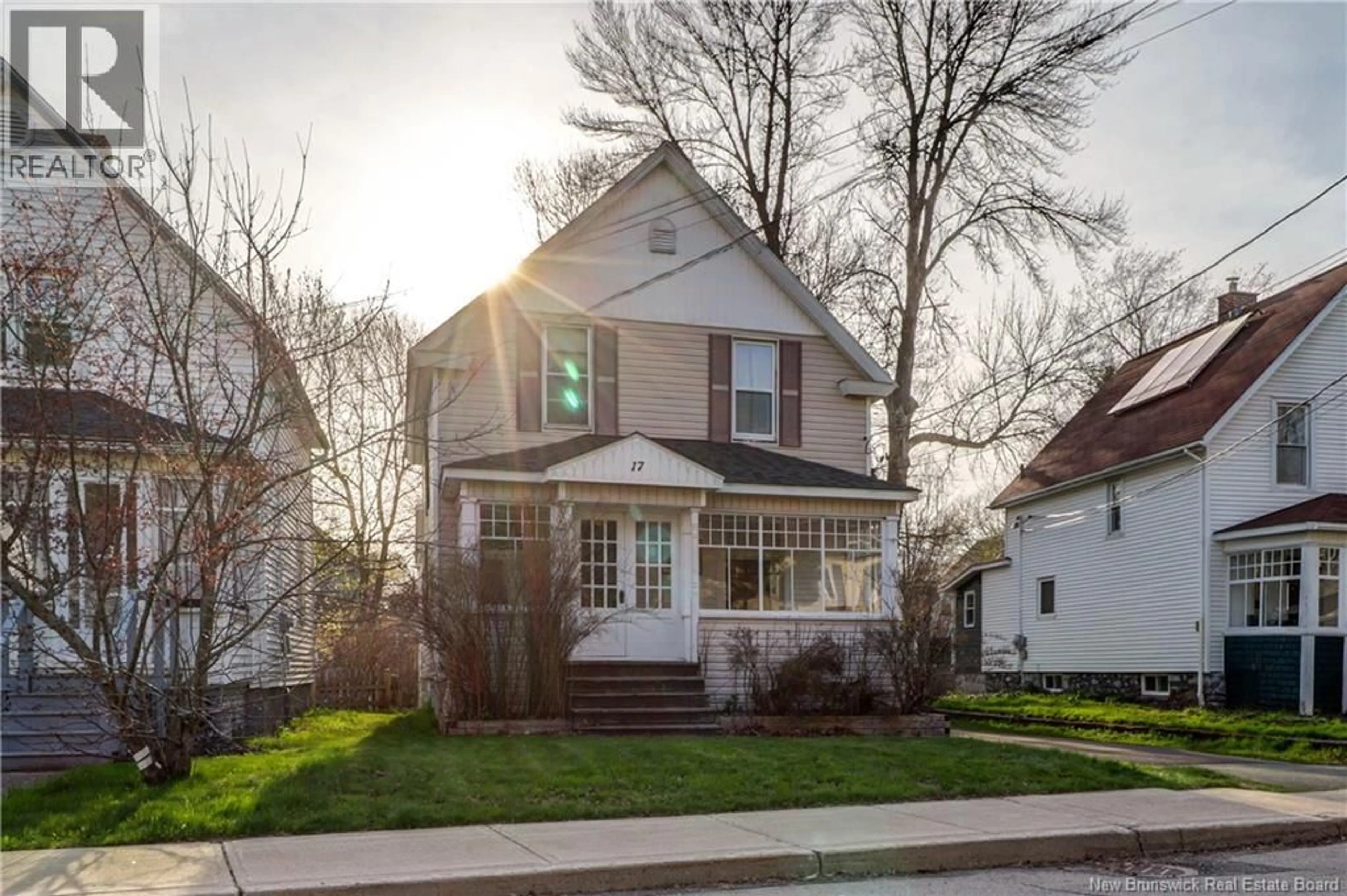 Home with vinyl exterior material, street for 17 MURRAY AVENUE, Sussex New Brunswick E4E1J4