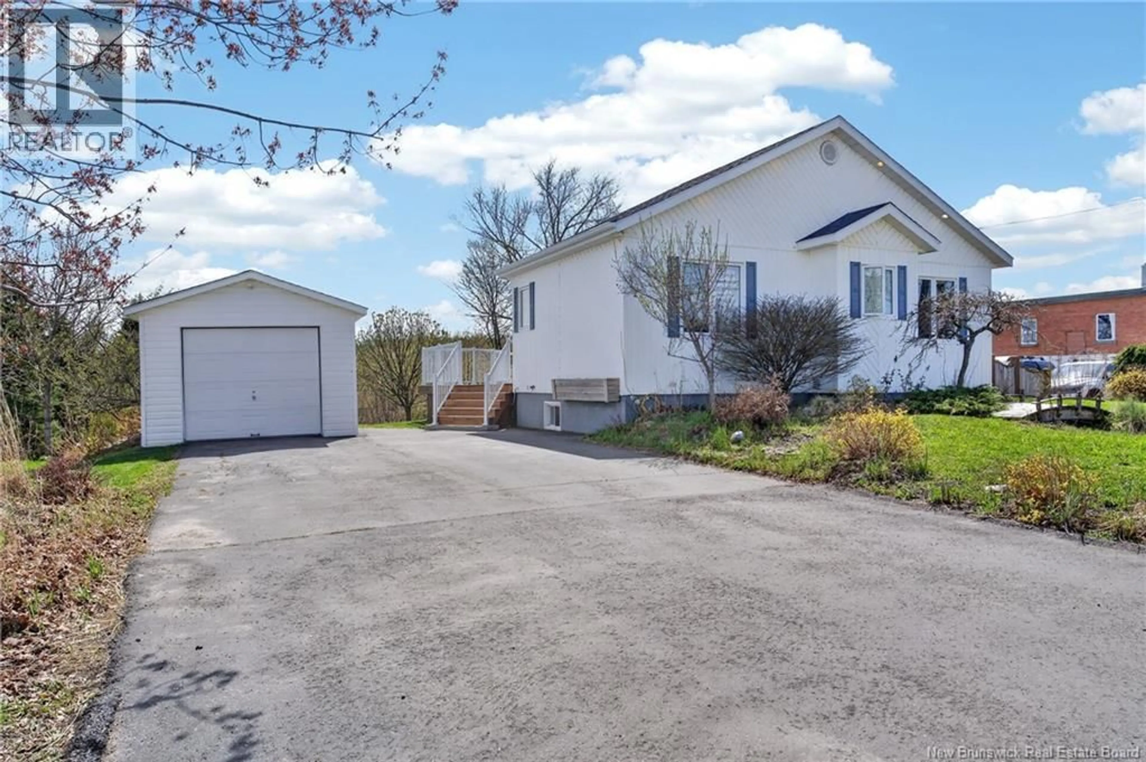 A pic from outside/outdoor area/front of a property/back of a property/a pic from drone, street for 260 VICTORIA STREET, Dalhousie New Brunswick E8C2R7