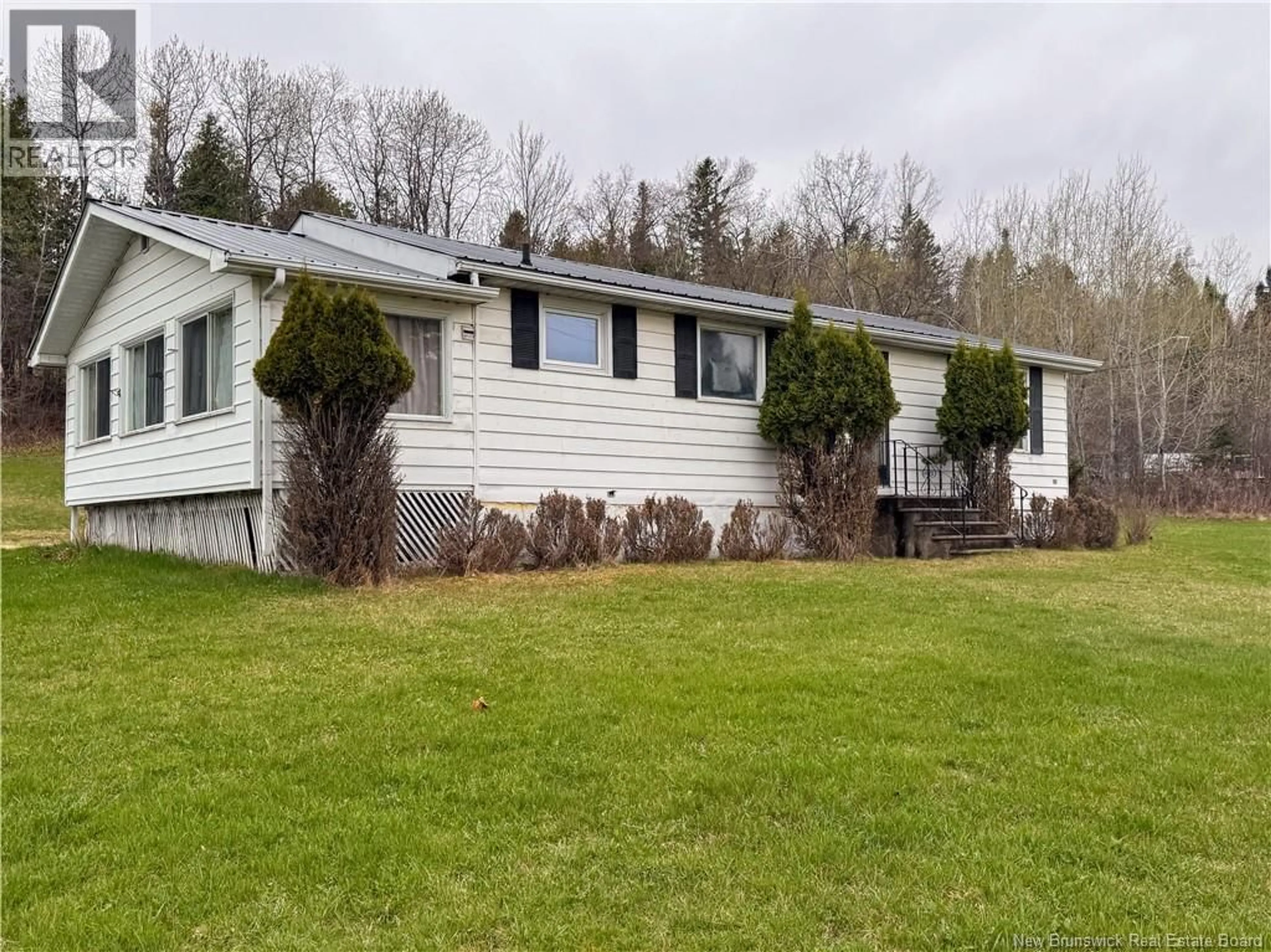 Home with vinyl exterior material, unknown for 205 HOULTON STREET, Woodstock New Brunswick E7M4L7