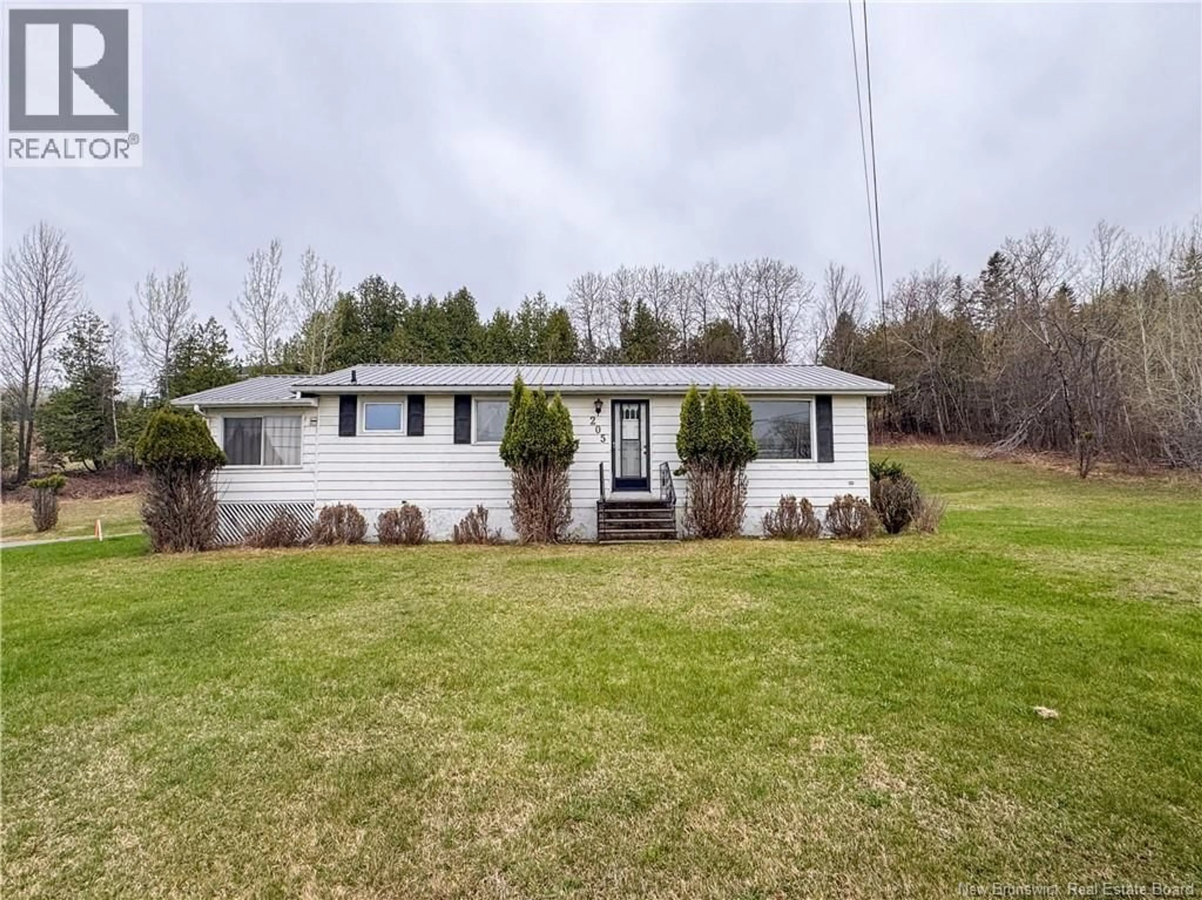 Home with vinyl exterior material, unknown for 205 HOULTON STREET, Woodstock New Brunswick E7M4L7