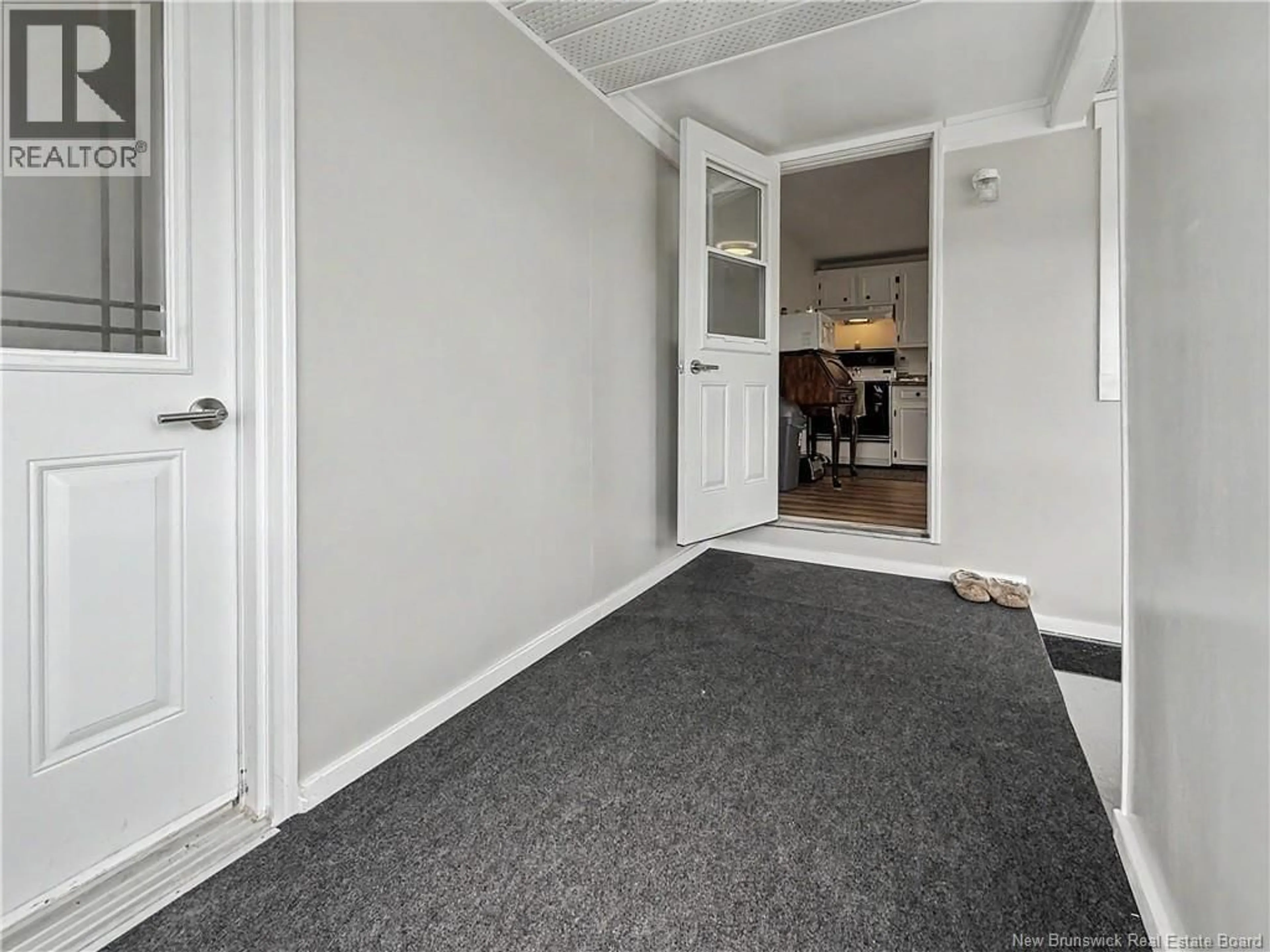 Indoor foyer for 931 SAINT PIERRE, Rogersville New Brunswick E4Y1L4