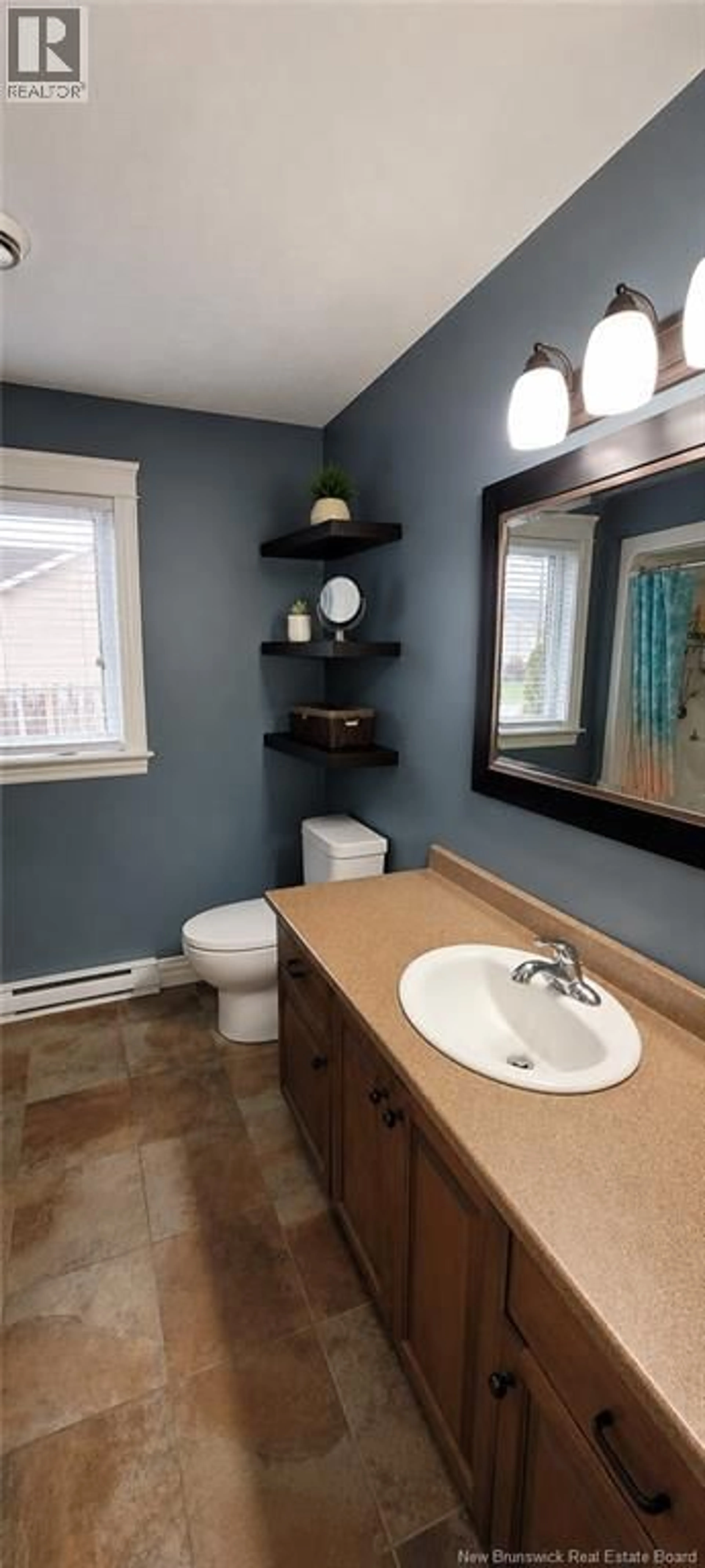 Contemporary bathroom, unknown for 240 CHATELLERAULT STREET, Shediac New Brunswick E4P0L2